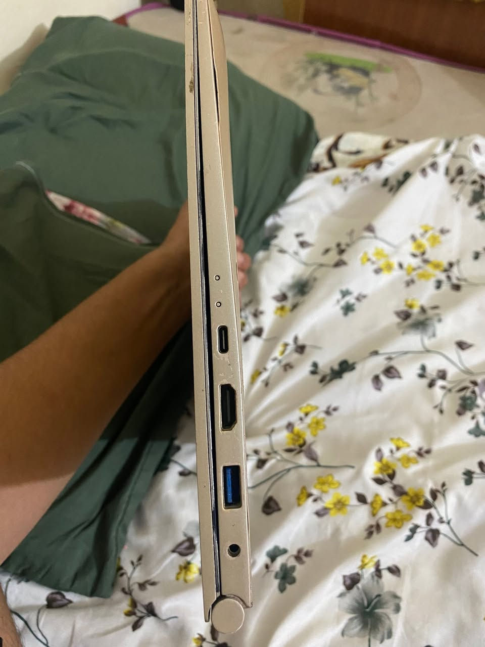 لابتوب LG كور i7 
الذاكرة 256 SSD M2 
الرم 8 
وباقي لمواصفات موضحه كدامك بل بل صور 
لابتوب نضيف نقص بس بطاريه عل كهرباء يشتغل 
مراوس ببلي او بيع 
***********
