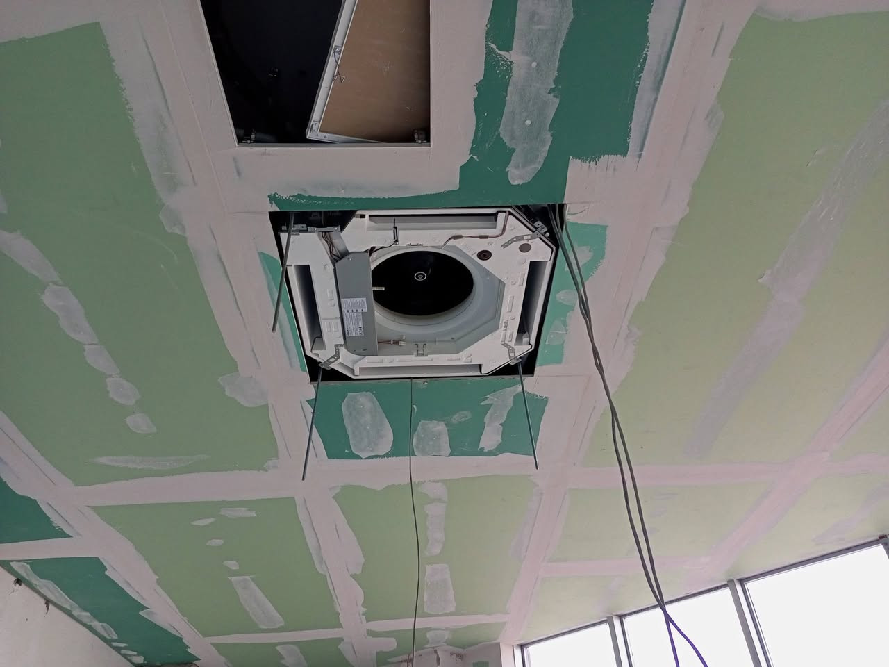 ❄️ صيفك بارد كالثلج.. وراحتك تبدأ بلمسة احترافية❄
 "سعد للتبريد وتكييف👨🏼‍🔧❄️
​🌟 بِسْمِ اللهِ نَبْدَأ.. وبِإتْقانِنا نَتَمَيَّز 🌟
​🛠️ تـأسـيـس الأنـابـيـب (Piping):
​تأسيس (Hidden & Exposed) المخفي والظاهري بأدق التفاصيل الهندسية
(Premium Copper Pipes) أفضل أنواع الأنابيب النحاسية الأصلية.
​شغل متقن يضمن لك كفاءة التبريد وحماية الجهاز.
​🔍 فـحص الـتـسـريب (Leak Test):
​نحن لا نشحن الغاز عشوائياً!
​نقوم بفحص الليك (Leak) بدقة قبل الشحن لضمان استمرار البرودة وعدم ضياع أموالك.
​🚀 شـحن الـغاز (Gas Refill):
​نستخدم أنواع (Global Gas) عالمية جيدة وأصلية 100%.
​شحن غاز دقيق يعيد لجهازك البرودة الثلجية.
​🧼 غـسل وتـفسيخ السبالت:
​نفتح الجهاز ونغسله قطعة قطعة! (تنظيف حقيقي داخلي وخارجي).
​تنظيف الحوض، الفان، والشبك لضمان هواء نقي وصحي.
​🔧 صـيانة ونـصب جـميع الأنواع:
​شد ونصب كافة الأحجام والماركات بلمسة فنية.
​صيانة شاملة وبأدق التفاصيل لضمان استمرارية العمل.
​✨ "دِقتنا في العمل.. هي سِرُّ نَجاحنا" ✨
​📱 للاتـصـال والاسـتـفسار:
​📞 ***********
