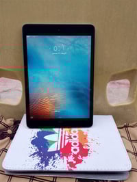 اسلام عليكم ايباد للبيع مع حافضه مع شاحنه  نضيف جدا  السعر ب 40 وبيه م...