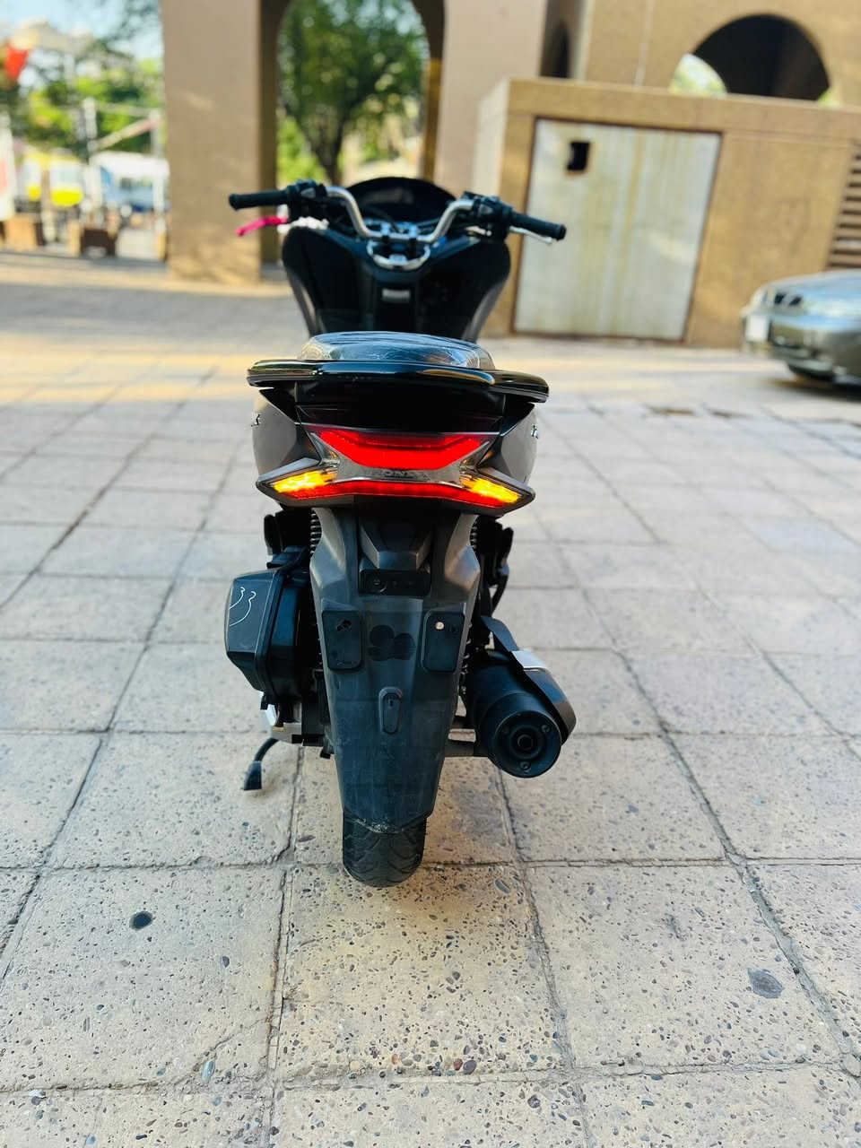 السلام عليكم دراجه pcx جيل الثالث ياباني  مكينه 150  دراجه مكفوله كفاله عامه مال رمبه حساس ازدحام حساس ستان تتدفئة بل يدات لد أمام لد خلفي مكينه برغي ممفتوح بيه شلعه معدل فول مال جناي دراجه تتعب تكول جديده ماشيه 35 حقيقي على ايدي كتلوكات الرمبه بيه السعر مليون 900  وبيه مجال العنوان بغداد الهاتف *********** اتصل وبيك خير ودلل

