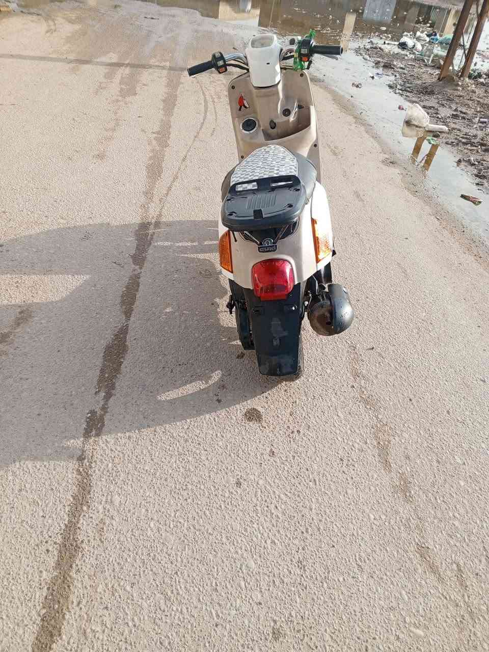 سلام عليكم
بوليس كابريتر 2008للبيع كفالة داخل كريمي ما نقصه شي شلعه معدل خير من الله السعر 550وبيه مجال مكان مسيب 
***********
