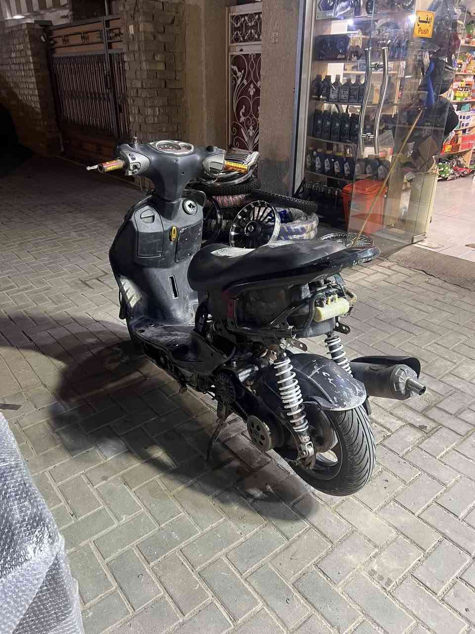 سلام عليكم سكنس ثنيه مالعب
تايرات امامي خلفي جديد 
تزويد نواعم 
بوشه ٥٨
صينيه امامي 
كلج امامي 
قبق عنبار 
تعلاكه 
صالنصه اصليه 
***********
بغداد دوره
