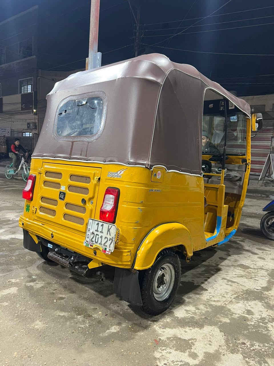 سلام عليكم 

تكتك موديل 2020 مرقمه رقم وسنويه رقم نكليزي تكتك خير من الله كشر يخبل بيه نصبه معمره بس دواسات وبيه بارد بل لغد موضح بصوره تخم تايرات جدد السعر 7مليون وبيه مجال العنوان الدوره رقم *********** واتساب متواجد فيس ممتواجد
