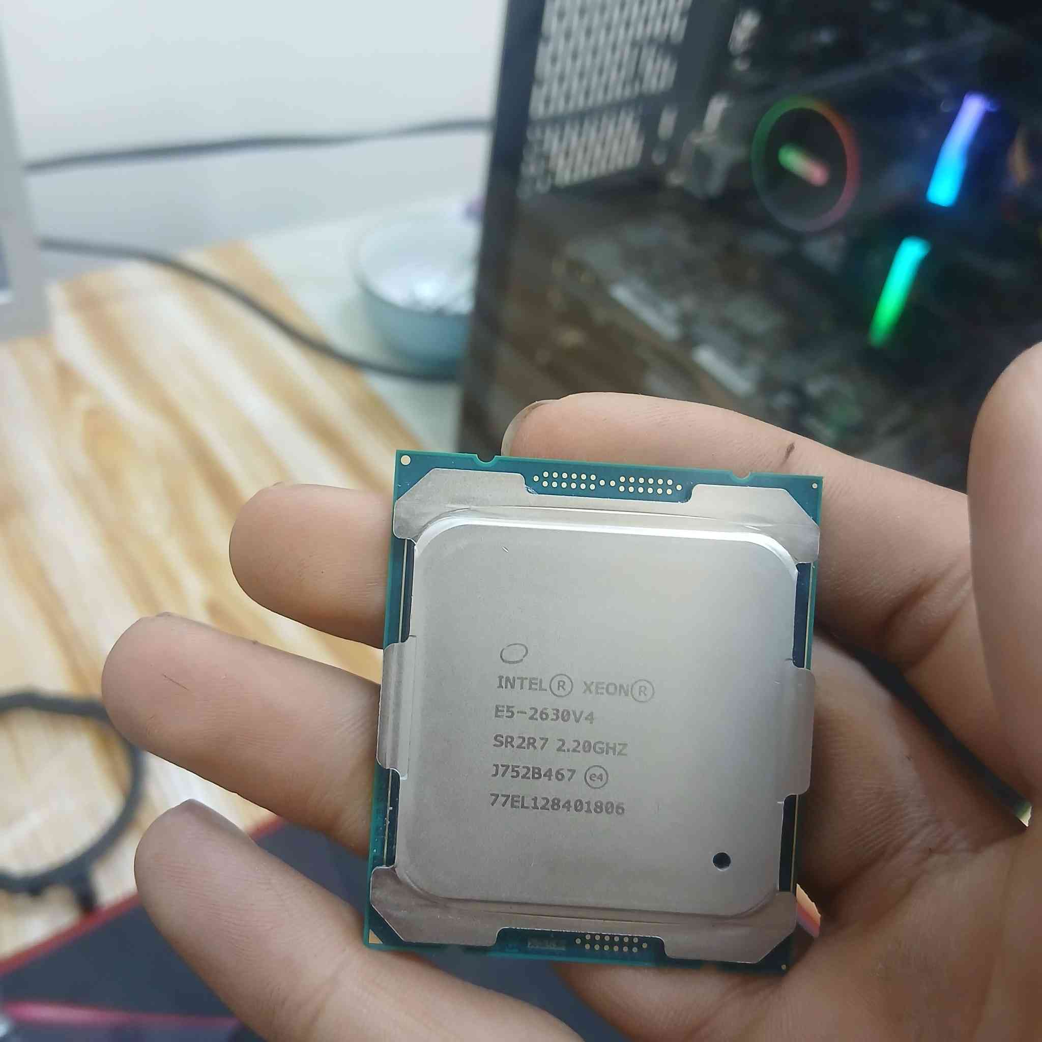 السلام عليكم بورد x99 مع معالج زيون xeon e5 2630 v4 وتبريد غازي  mass 4000 بورد يدعم رامات ddr4 والمعالج ١٠ انوية ٢٠ مسار البورد يدعم ٤ منافذ رامات ويدعم m.2 القطع للبيع شلعه البورد والمعالج شغالات بس ماتطلع شاشه جربت ربطت رامات 3200 16gb قطعه وحده وربطت كرت gtx 1660 وماعرض شاشه للبيع انطيك ضمان انو يشتغلن ثلاثتهن بس ماكو صوره المبرد يوصلك مشدود على المعالج ومبدل معجون حراري تلاثتهن شلعه ب٦٠ توصيل موجود 
مامتواجد فيس للتواصل
***********
***********
