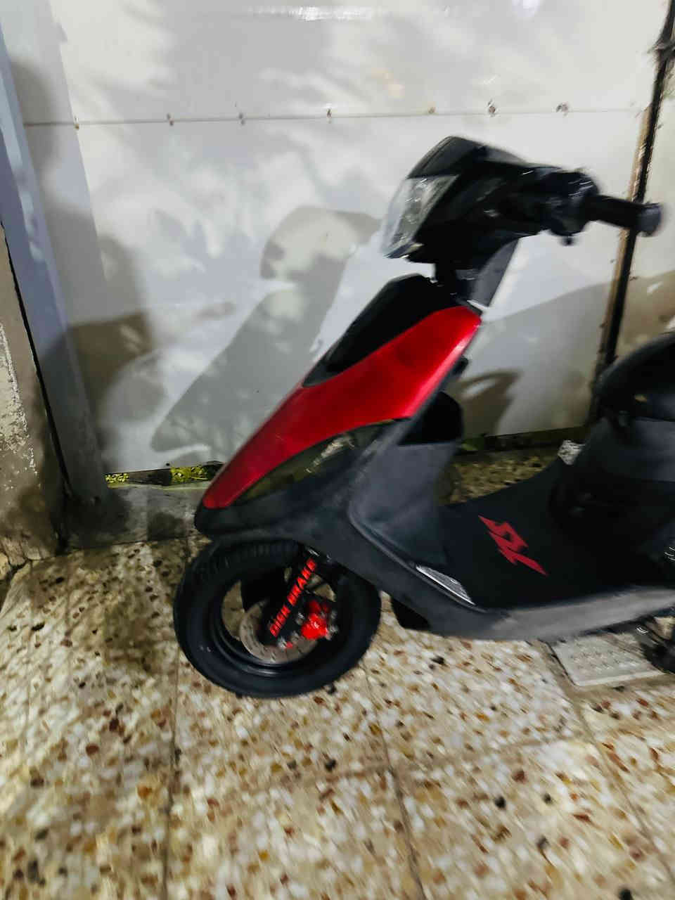 السلام عليكم
دراجه ماكس للبيع مكفوله كفاله عامه من مكينه ومن كفرات 
السعر ادخلي خاص  او على الرقم *********** مكانه واسط نعمانيه
