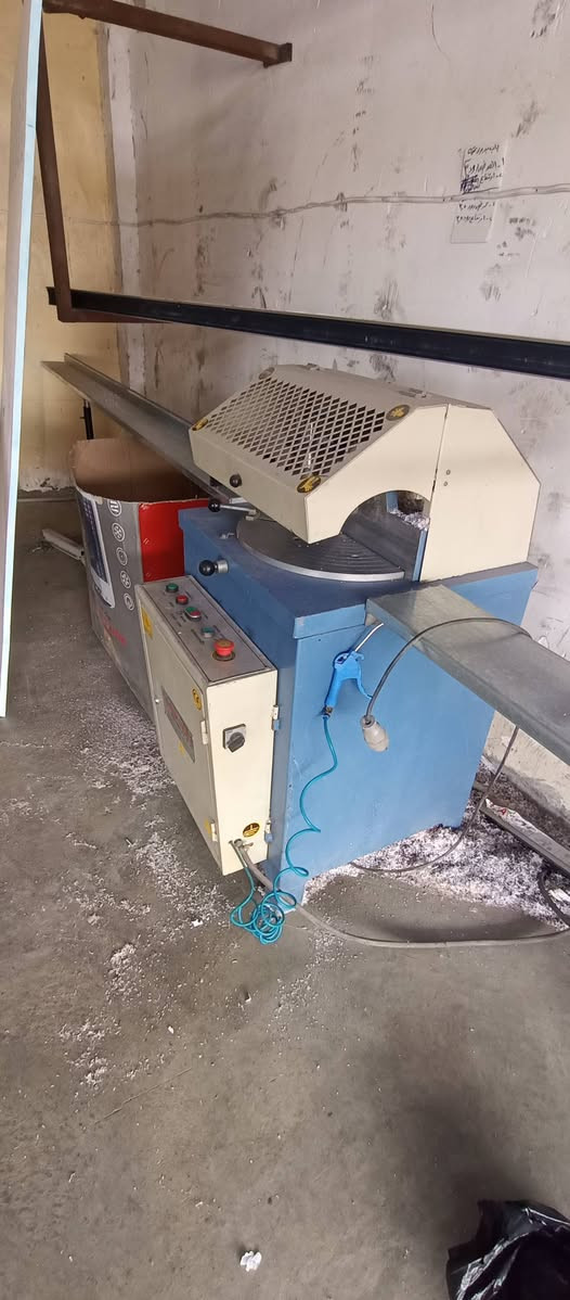 للبيع معمل سليم سنكل نضيف خمس قطع مع كمبريسر سعر خاص او ت ***********
