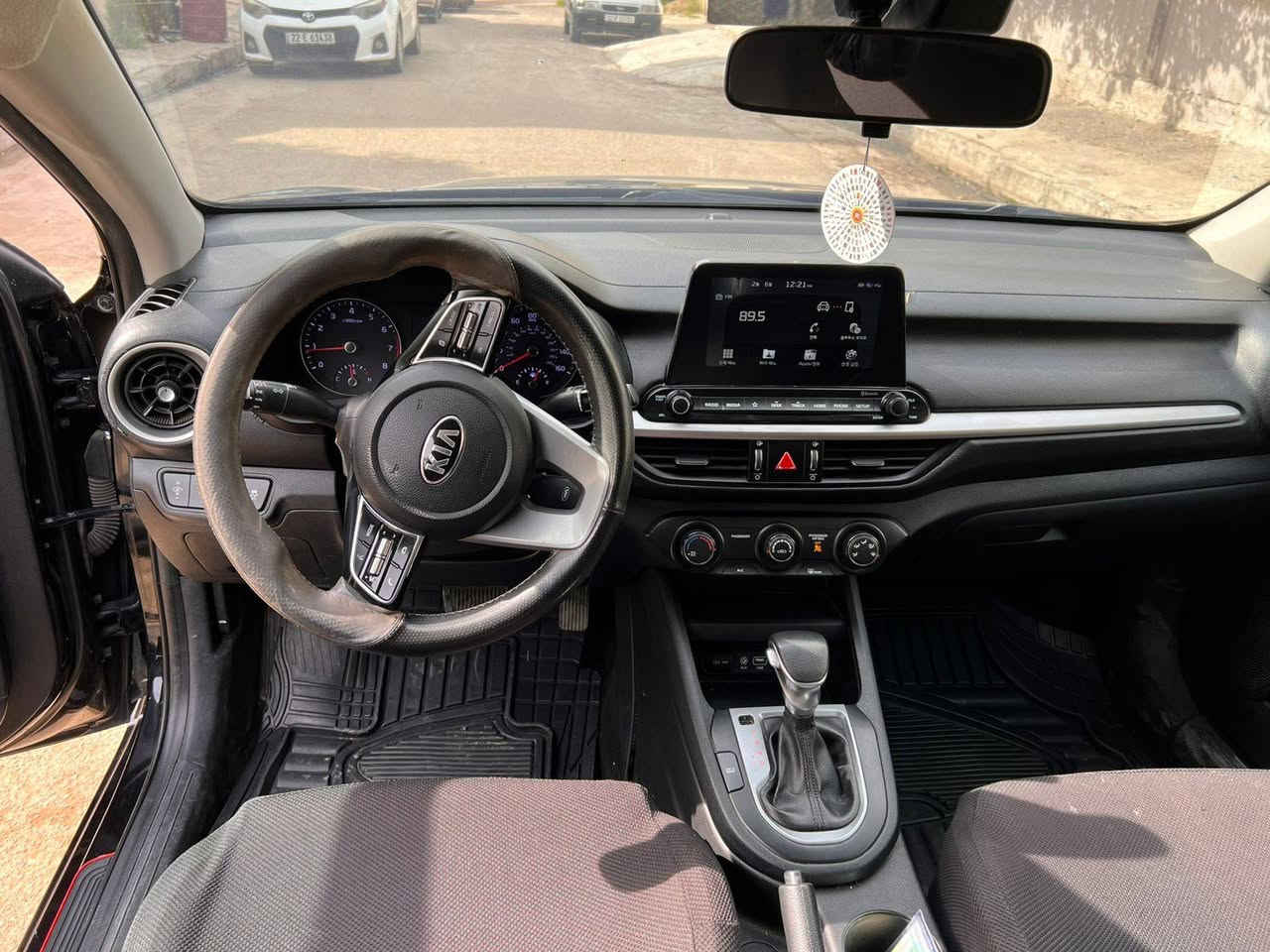 السلام عليكم
السياره  2020

ماشيا 133 ميل

السياره بدون صبغ 

فقط تعديل بارد مكانتين 

السعر 125 بي مجال قليل 

مكينه دوش 20 المرغوب

غير متواجد على نت 
***********
