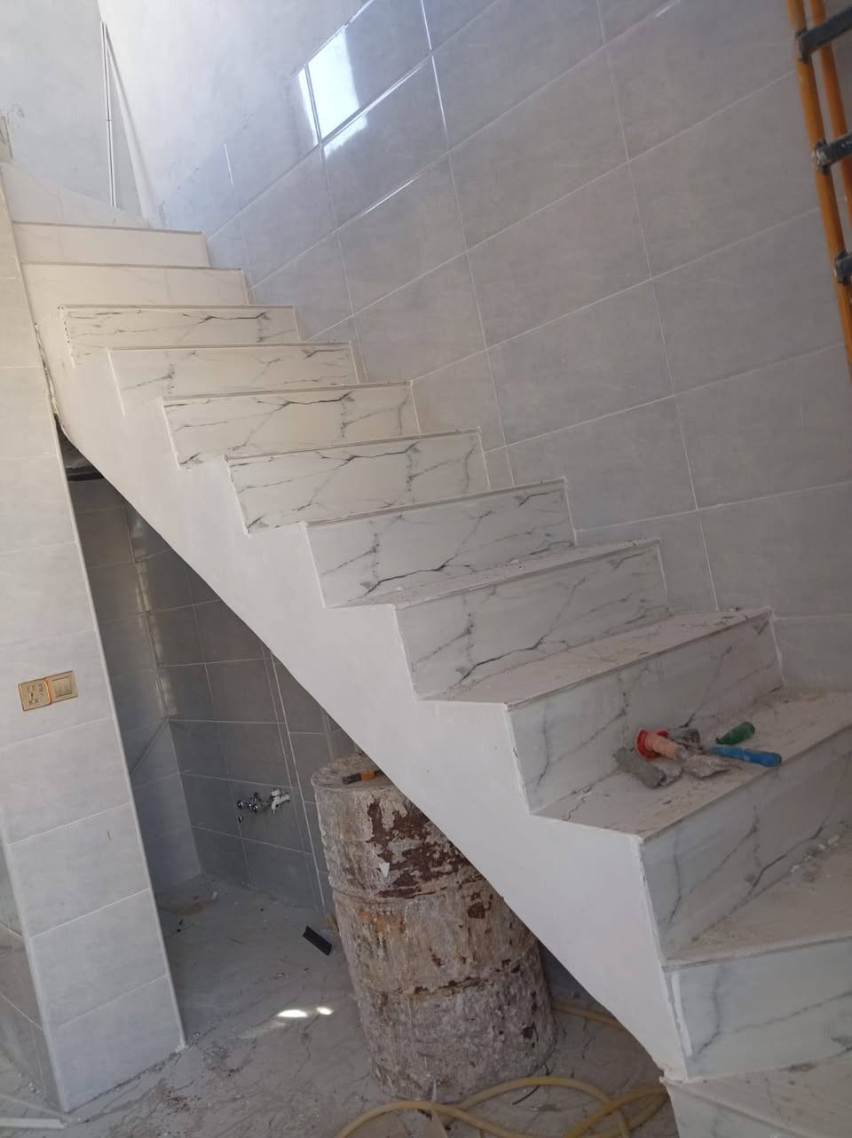 🫲🏻السلام عليكم 

🏠بيت للبيع في النجف لاشرف حي النداء شارع 15 قريب شارع المكاتب 

📐المساحه 50 متر وجه 5 نزال 10📐

🏠البيت جديد غير مسكون شغل جناي درجه اولى 

البناء اساس صب سكف صب بناء🧱 طابوق نهروان 🧱

يحتوي ع مطبخ صاله 🛏غرفه نوم🛏 توليت حمام مكشوفه صطح المطبخ والصاله كله سرميك ارضيه بورسلين 

سعره مناسب جداً 
لاستفسار اتصل او مرسله خاص
0️⃣7️⃣8️⃣5️⃣6️⃣3️⃣4️⃣0️⃣4️⃣3️⃣6️⃣ اتصال + وتساب 

0️⃣7️⃣7️⃣4️⃣2️⃣3️⃣4️⃣1️⃣4️⃣2️⃣2️⃣ اتصال +وتساب


**إذا كنت صاحب هذا الإعلان وتريد حذفه لأي سبب، رجاءا أرسل رسالة إلى الدعم الفني**