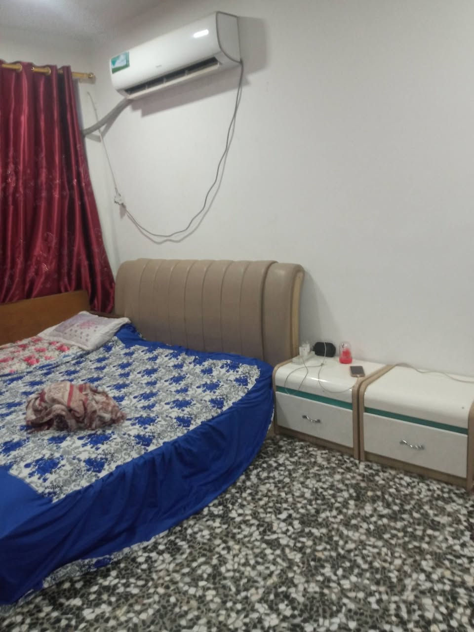 السلام عليكم
بيت للبيع في الطهمازية قرب مخبز المصطفى 
فرع الروضة 
ثالث بيت عن الشارع العام خدمات كاملة 
المساحة 300متر سند زراعي صرف 
3غرف نوم 
صالة وهول 
صحيات داخلية وخارجية 
حديقه مع كراج يسع سيارتين 
البناء حديث عالي عن الشارع 
عرض الفرع 6متر
نقص البيت ستارة مع صبغ الواجهة 
*********** واتساب
