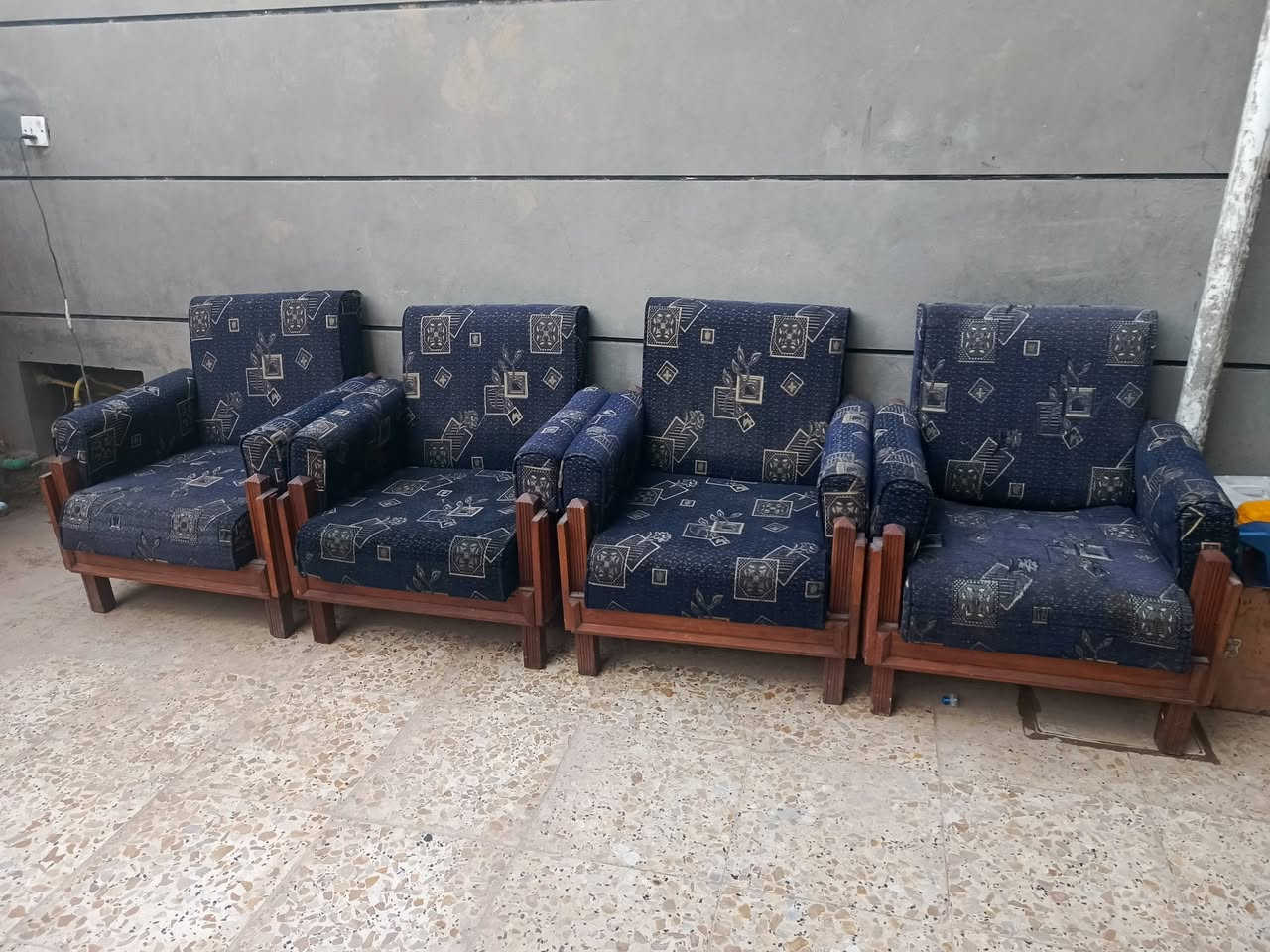 للبيع غراض اسئل وجاوبكم كلهه نظيفه مكان ابو غريب خرنابات شارع السجه اي استفسار خاص راسلوني ***********
