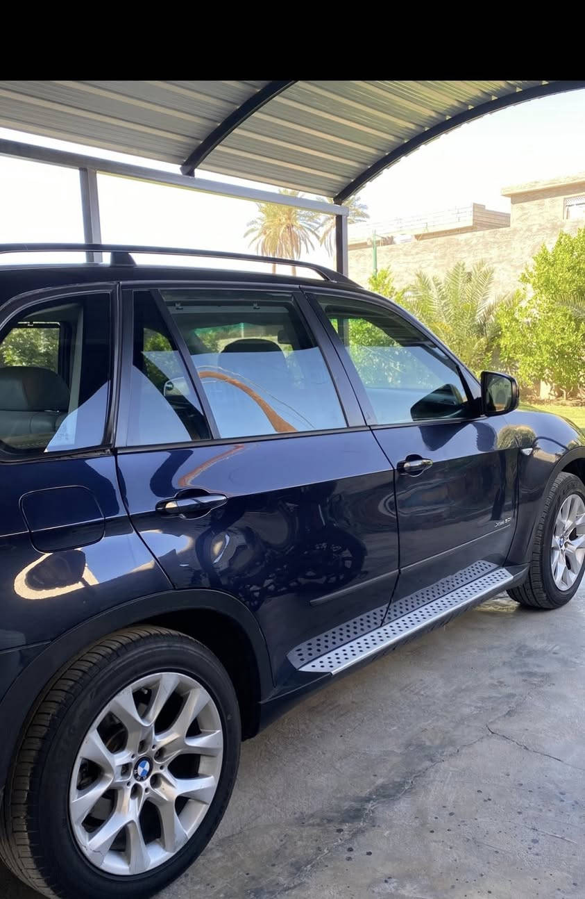 السلام عليكم 
للبيع x5 موديل 2009 
مكينه n52 المرغوب  
مكينه وگير مكفولات 
بيها قطعتين بنيد وباب 
جاهزة تخم تاير جديد
سعرها 120$ ورقه وبيها مجال 
مكانه صلاح الدين الضلوعيه 
اتصل ***********
