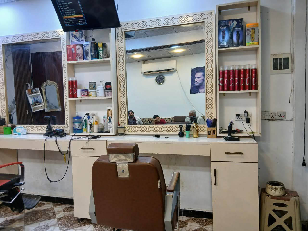 مكلف بنشر 

كرسي حلاقة وميز للبيع 

المكان الجغيفي الثانية قرب جامع سيدتنا فاطمة 

للأستفسار التواصل مع الرقم 

*********** يحتوي واتساب
