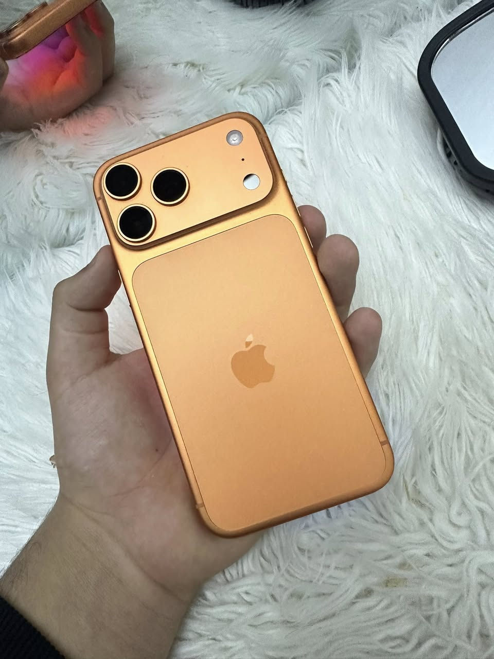 السلام عليكم 
ايفون 17 برو ماكس شرق اوسط
سيمكرت
عدد الدورات 85
جديد جديد 
حته الشاحنه موجوده نفسهه بالكارتونه ما مفتوحه وكارتونته موجوده هم مكفول حته من الشخط
السعر مليونين 175 الف
*********** موجود واتساب هم
