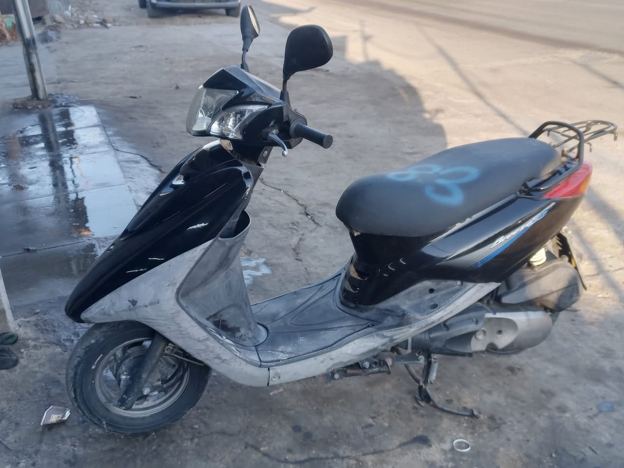 سلام عليكم بريز ببغاء نوزل للبيع صارلها تقريبآ شهر أو أقل من نازل رمبه دراجه مال بيت مو مال دياحه احجي عن نفسي طبعآ دراجه تخبل بس بيها ملاحظات بالكفرات من الرمبه طبعآ دراجه اروح بيها للشغل ورجع الله شاهد ومداريها من دهن احسن نوعيه وبانزين محسن أوراق موجوده تجي اجيب وياك فيتر تفحص لشكد مايعجبك وتأخذ، السعر 1300 وبيها مجال للتواصل *********** اتصل ودلل
