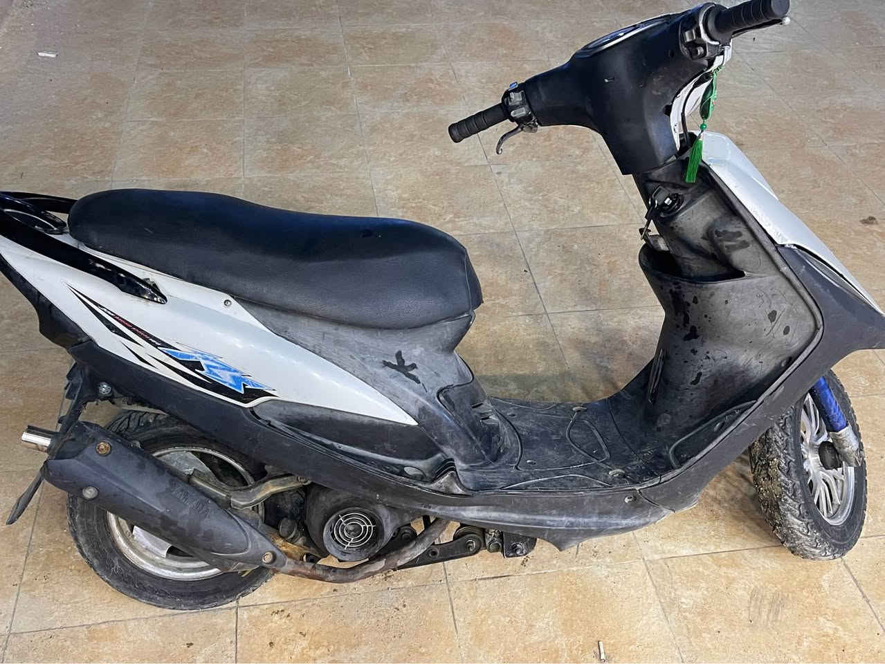 ماكس عدلة شغالة سلف بصمة سلف رياضي وهاي الأغراض البيهة واضحة بالصور نواقصهة استاند تعليك  الإكلوب الأمامي والخلفي والاشاير اليمنة واليسرة غسلتهة ومشتغلن كتف يعني دراجة دراجة حلوة نكرة صبح وليل مشيهة حلو بوشة ابلاد مببدلة رايدهة ب ٤٠٠بيهة مجال بسيط بسيط مال جيتك الرقم *********** المكان حي القاهرة قرب جامع النداء بغداد, العراق
