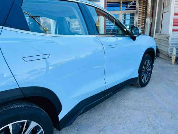 ‎السلام عليكم 
جيتور Dashing 1.5L Luxury للبيع

‎الموديل : 2023 

‎المحرك: 1.5L تيربو 

‎اللون : بحري

‎لون الداخل : اوف وايت

‎القوة الحصانية : 156 حصان 

‎ناقل الحركة : 6 سرعات

‎العداد20 الف كيلو متر

‎الضمان الاساسي : 6 سنوات  وعداد كيلومترات مفتوح. 

‎رقم بغدادل 

‎المواصفات:

‎*5 راكب 

‎* ويل قياس 19 أنج 

‎* بانوراما

‎* كاميرا محيطية 360 درجة

‎* ثلاجة 

‎* شاشة التحكم 12.8 أنچ

‎* شاشة لعرض القيادة 

‎* التحكم بالمكيف لمس من خلال الشاش

‎* شاحن هاتف لاسلكي

‎* قبضات الأبواب مخفية 

‎* مقاعد رياضية من الجلد الفاخر 

‎* المقاعد الأمامية كهربائية 

‎* المقاعد الأمامية تدفئة وتبريد 

‎* مصابيح أمامية  LED  

‎*تحكم صوتي ذكي 

‎* بلوتوث 

‎* نظام المساعدة على النزول من المنحدرات  

‎* المرايا الجانبية قابلة للطي كهربائيا

‎*صندوق كهربائي

‎* حساسات خلفية

‎* محدد سرعة

‎* مرايا بخاصية التعتيم الذاتي

‎* دخول ذكي (بصمة)

‎*  موسيقى ترحيبية 

‎* هاند بريك كهربائي

‎* مأخذ USB  

‎* نظام الخرائط (GPS)

‎* مؤشر لضغط الاطارات

للاستفسار/*********** 

‎الوكيل الرسمي في العراق شركة هارلم للسيارات  

السيارة ضمان بعدها

‎مبدل دهن كله بالشركة
