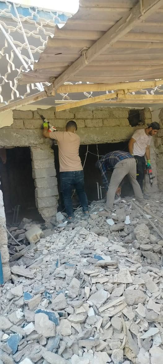 اللهم ان كان رزقي في السماء فأنزله اون كان في الارض فأخرجه وإن كان بعيده فقربه وان كان قريبا فعجله مستعدين للهدم والترميم ومعالجه التشققات الجدار والرطوبه 
***********
***********
