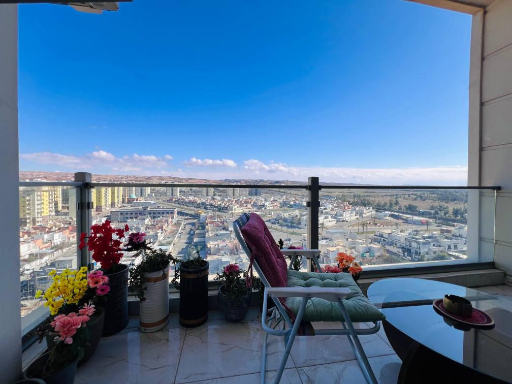 شقه موثثه كامل للبيع
بنظام الاقساط  في باك لاند خلف مجدي لاند
مساحه 80م غرفه وصاله وبلكونه وصحيات
تفاصيل اكثر اتصلوا او واتساب
***********
***********
رضوان أربيل, العراق
