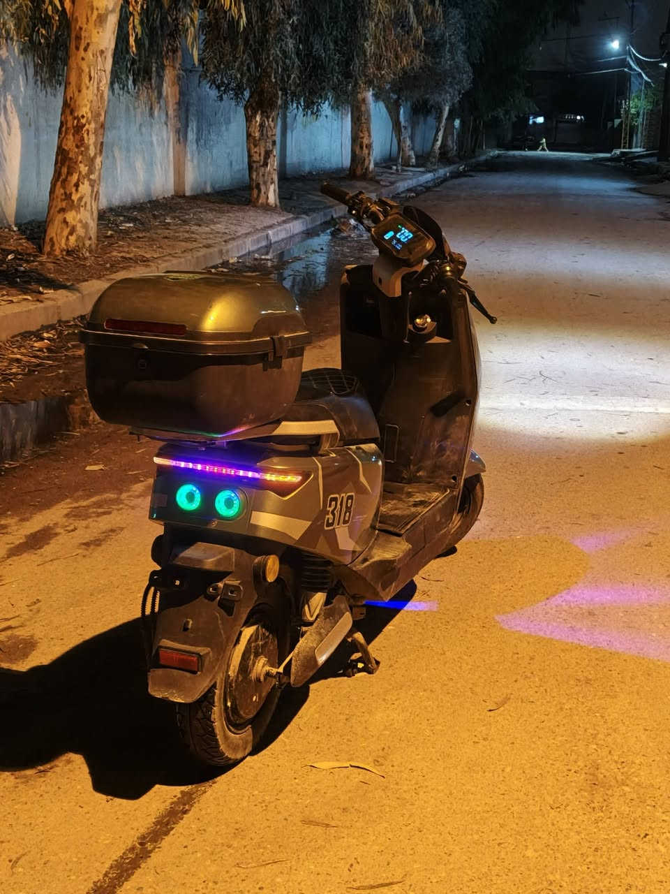 ماطور شحن للبيع للبيع 
318 
ماطور جديد بعد ما نقصو برغي 
السعر 625 وبي مجال 
رقم *********** 
وبي واتساب
