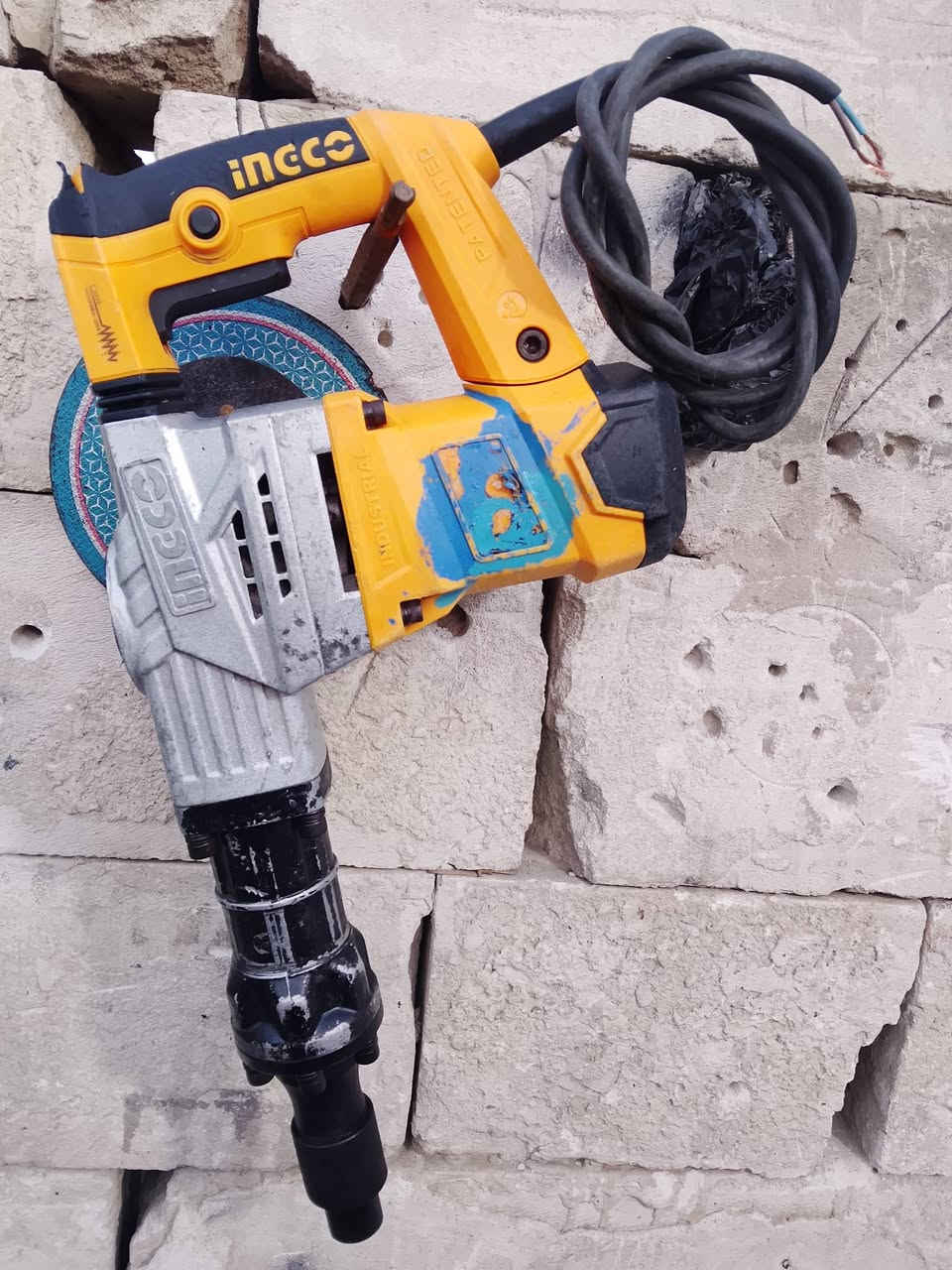 السلام عليكم.
 الاسعار والتفاصيل مذكوره داخل الصور 
دريلات همر وكسارات مستخدم قليل وشرط الفحص 
يوجد توصيل لكفافه محافظات العراق وبغداد 5 آلاف 
*********** يوجد واتساب
