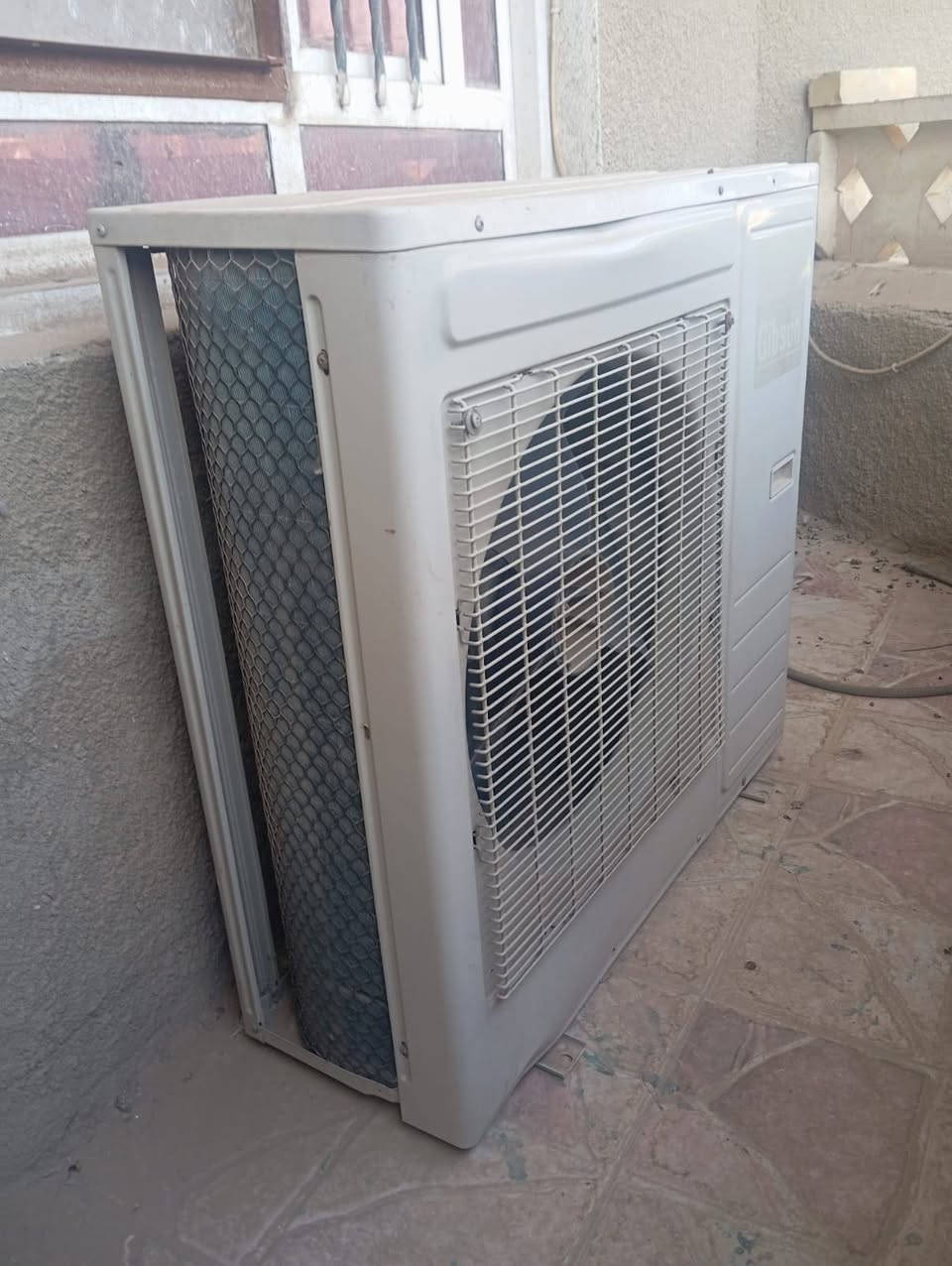 سلام عليكم سبلت للبيع 3طن هواء حار وبعض الاوقات بارد  السبب كهرباء او غاز ما اعرف سعره 250الف واتساب ***********
