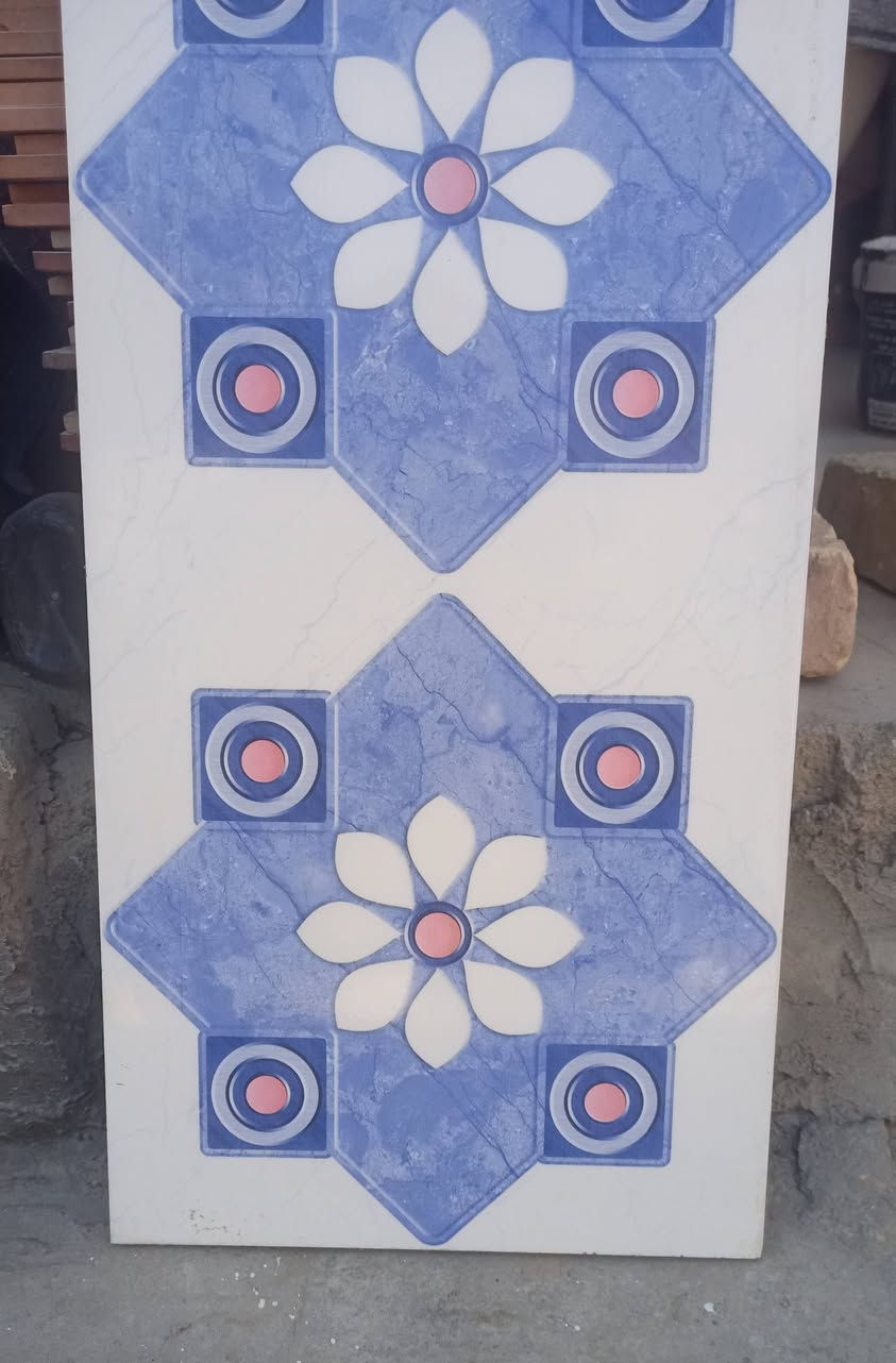 سيراميك مشكل
سيراميك مطبخ عدد 80
سيراميك حمام عدد 20
كاشي عدد 10
مكاني حي شهداء الموظفين 
***********
