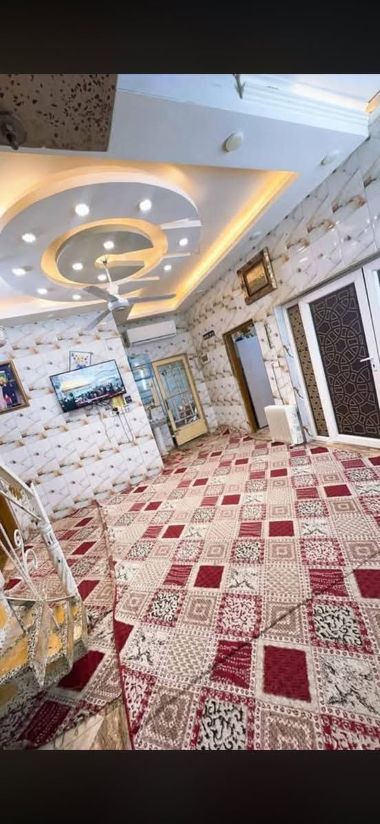 بيت للبيع 100م طابق واحد(كاع محمد حلوه  نهاية الجاير قرب أسواق فطرس قرب حولي المشاية مال مستشفى الكفيل يبعد عن الحرم كيلو ونص تقريبا مشي نصف ساعة بالسيارة ٥ دقايق منطقة سكنية متكاملة من كلشي تبليط مجاري كلشي متوفر سند ٢٥ قرار محكمة مكاتبة من صاحب الأرض مباشرتا  بناء طابوك جمهوري يتكون الدار من غرفتين نوم وصاله واستقبال ومطبخ وصحيات عدد 2 
سعر الدار 105وقابل للتفاوض *********** واتساب
***********
#كربلاء_مدينة_العشق_والعاشقين#البصره_بغداد_العماره_ناصريه_بابل_ثوره
اخوان فقط بيع لا رهن ولا ايجار...
