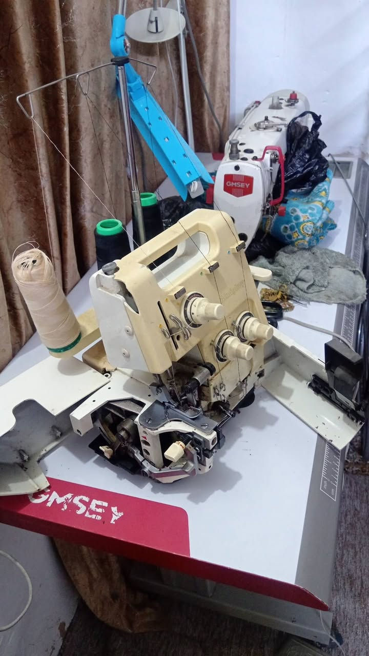 السلام عليكم
مكينه اوفر منزلي نضيفه عل فحص بيهه كسر ما ماثر عليهه شغاله السعر ١٧٥ بيهه مجال
مكان مدينه قطاع صفر


**إذا كنت صاحب هذا الإعلان وتريد حذفه لأي سبب، رجاءا أرسل رسالة إلى الدعم الفني**