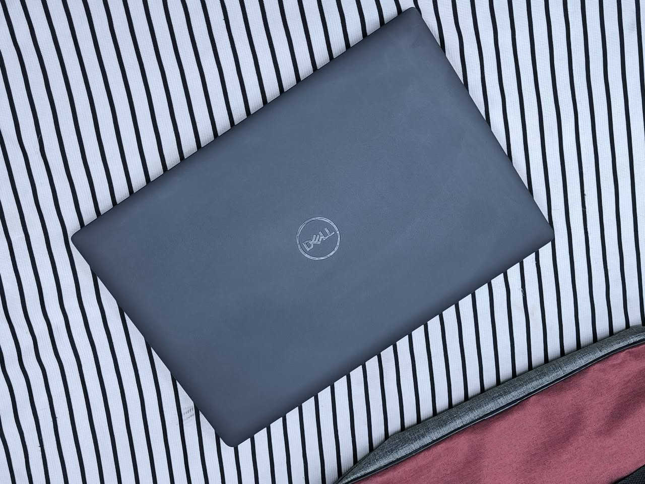 السلام عليكم ورحمة الله وبركاته #للبيع_لابتوب_Dell3420
لابتوب يجمع بين الحداثه والسلاسة والأداء الممتاز وبسعر مناسب ومعالج قوي يتيح لك استخدام جميع البرامج القوية والمتوسطة والألعاب بحوث العاب فوتوشوب حرفيا قوي 

Dell Latitude 3420

Core i5 11th
معالج كوراي فايف الجيل 11

Ram 8 gb ddr4
رام 8 كيكا ددر4 قابل 

Hard SSD M.2 256
هارد 256 كيكا سسد ام تو 

14 INCH FHD 1920*1080
شاشة حجم 14 انج فول اجدي 

4 GB INTEL GRAPHICS
كرت شاشة داخلي انتل 4 كيكا 
كيبورد ضوئي 
ملحقات شاحنة أصلية
جنطة 
ماوس باد ماوس 
ضمان اسبوع نظافة 99%100
السعر 375 الف وبي مجال 
التواصل خاص او على الرقم ***********
