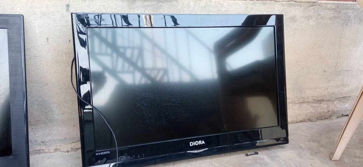 ئەو دوو تیڤیە بۆ فرۆشتن شاشە ٣٢ ی ئێڵسیدینە نرخی دانەی ٤٠هەزار شوێن سەنگەسەر 
*********** رانية, السليمانية
