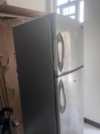 ثلاجه كون كونكورد شغاله مابيها عطل مكاني ابودشير قيم وخذها  0772751026...