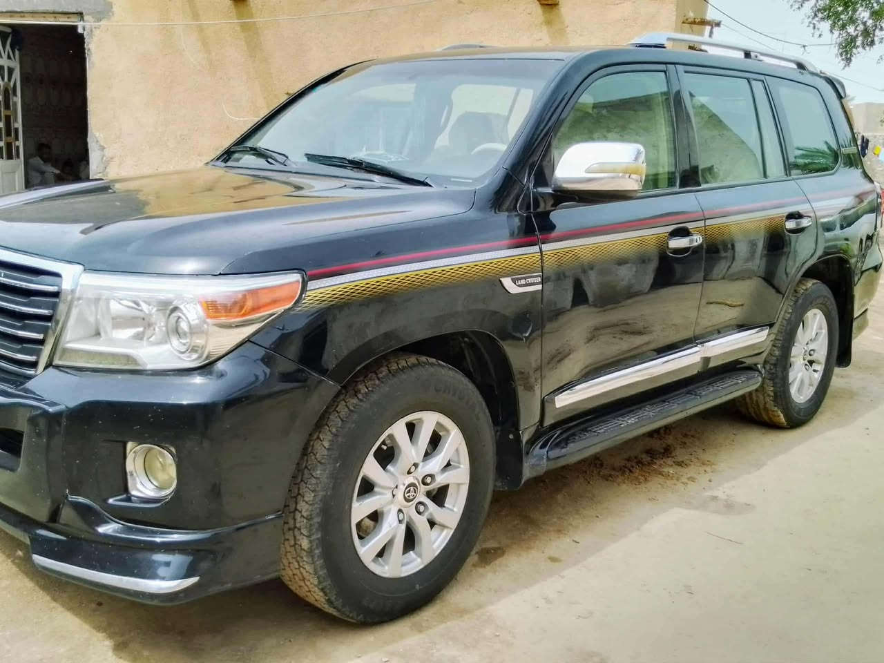 سلام عليكم سياره لاندكروز مديل ١١ ستنيه محدثه ١٥ سياره بسمي شخصين  مررس فقط من ١٠ لي ٨ حاسب قناعه هاي سياره جاهزه تخم تاير جديد تبريد مكينه اكسن كل عل شرط مروس فقط هذا رقمي اي ستفسار ***********
