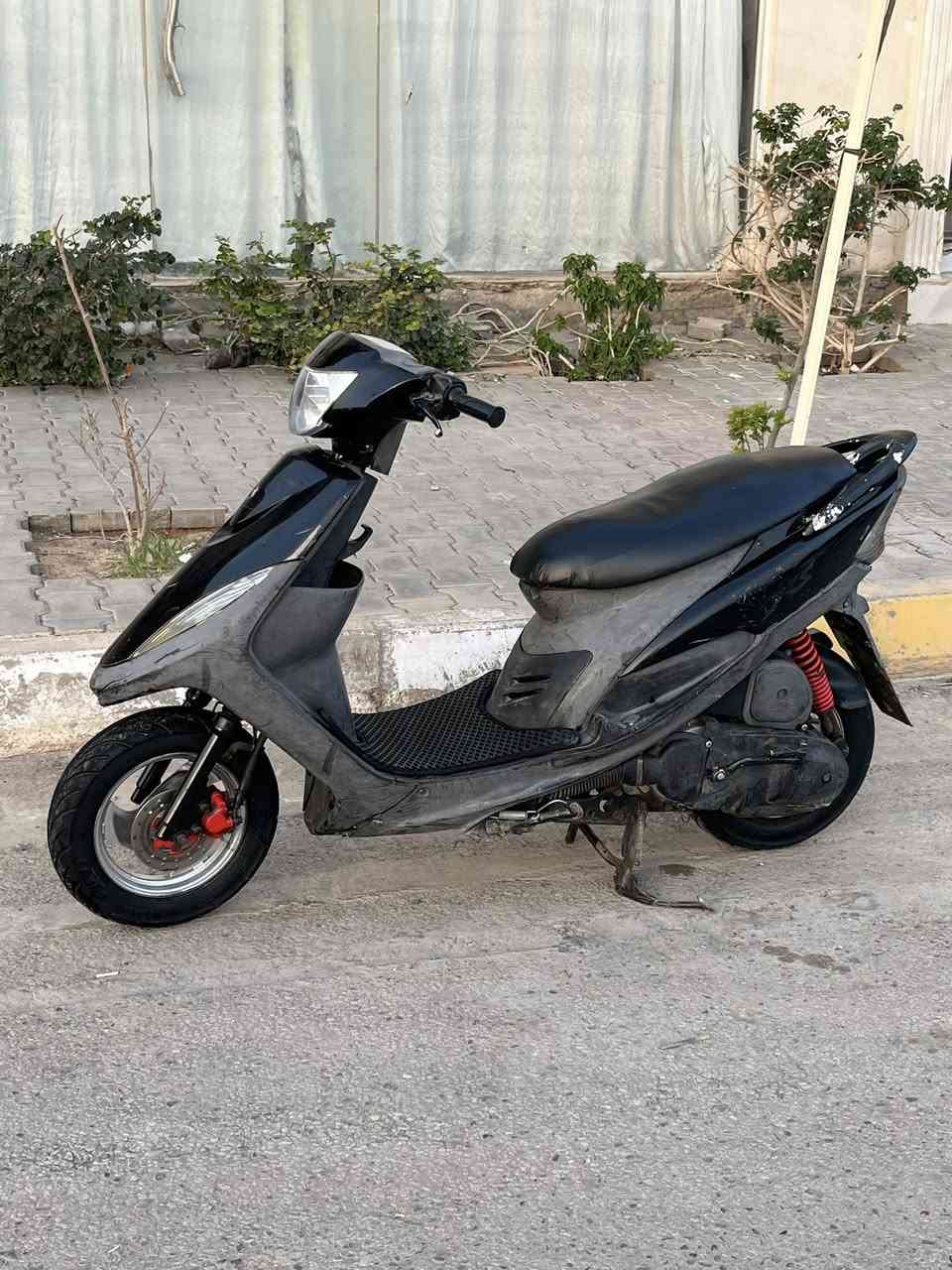 دراجه ماكس عدله دراجه بلاديه كامله مابيهه نقص كفرات مختمه  وداخل ومكينه ختم واحد كله مطابق س750 مكاني كربلاء الحر .***********
