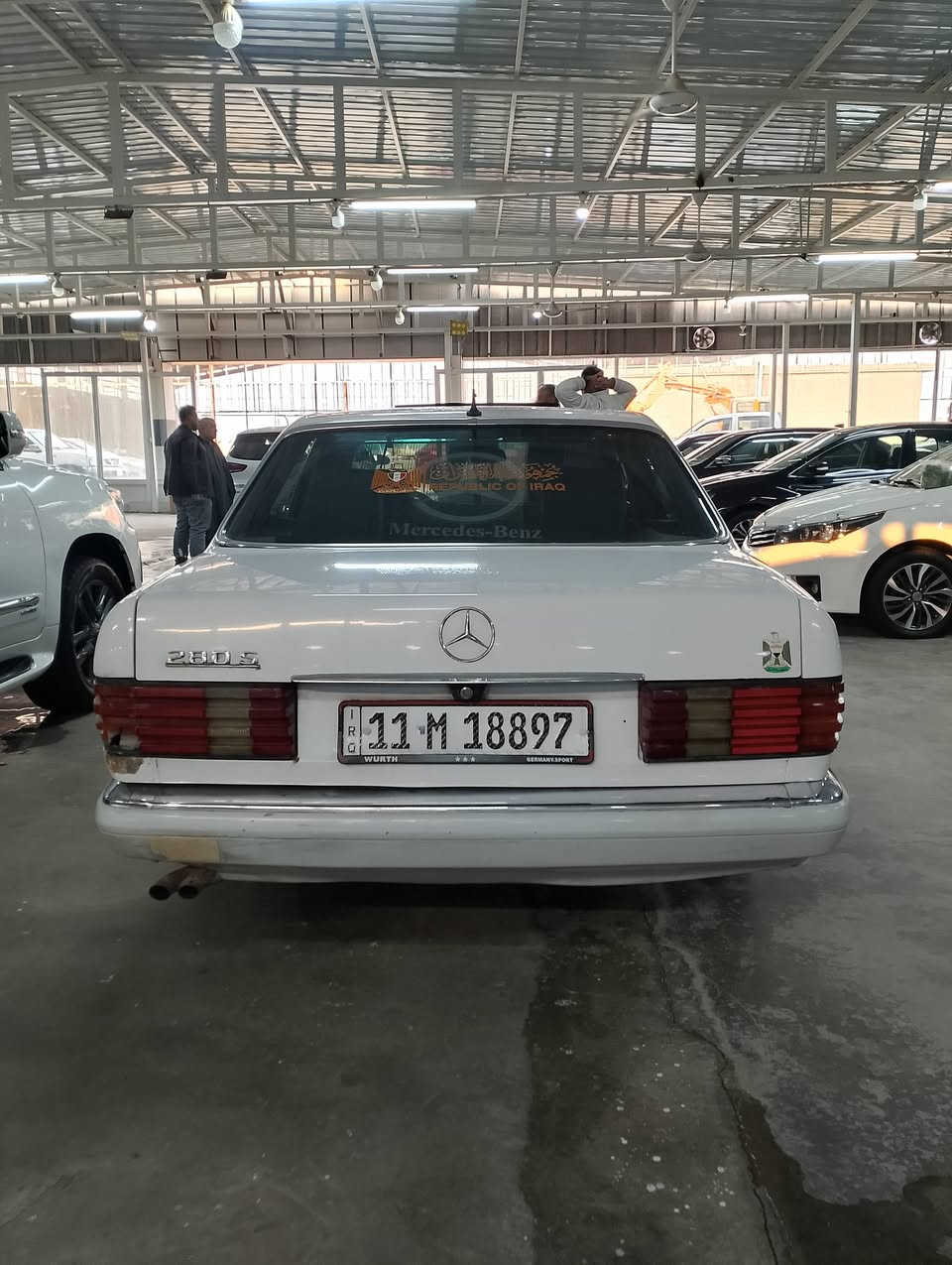 سلام عليكم البيع مارسدس موديل 1989صبق جماليه سياره جديد بعنه الكلمه سياره كفاله عامه من الضربه وطخه وكل نواقص الف ماذب عليه حتا الكلوب بل غماره من تفتح الباب يشتغل رقم بغداد دولي بسمي تحويل ثاني يوم سعر 65وبيه مجال انتصال على الرقم الهاتف ***********
