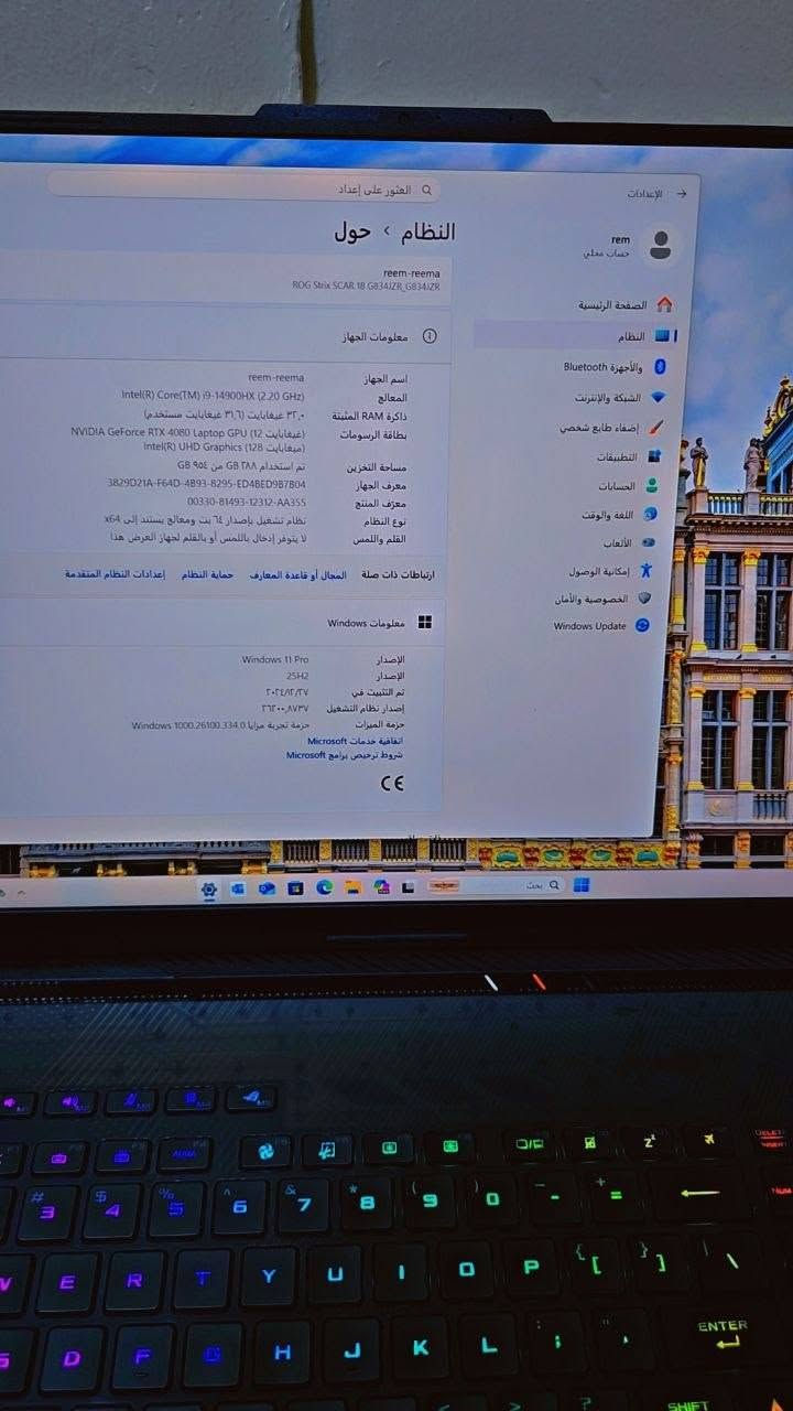 حياكم الله عيوني للبيع: وحش الألعاب والإنتاجية ASUS ROG Strix SCAR 18 (G834JZR) بحالة الجديدة مع كامل ملحقاته اخوان انتبهو هءا فئه الscar الي هو اعلى فئة باسوس وليس فئه الgالي هو ادنى من الاسكار

فرصة مميزة لاقتناء جهاز متكامل للأداء العالي (ألعاب، مونتاج، وتصميم) بحالة ممتازة جداً وتحت ضمان الشركة.

المواصفات التقنية للجهاز:

المعالج: Intel Core(TM) i9-14900HX بسرعة 2.20 GHz.

الذاكرة العشوائية (RAM): 32.0 جيجابايت.

كرت الشاشة: NVIDIA GeForce RTX 4080 Laptop GPU بسعة 12 جيجابايت.

التخزين: هارد بسعة 1 تيرابايت.

نظام التشغيل: Windows 11 Pro.

البطارية: كفاءة ممتازة تعمل بنسبة 86% من سعتها الأصلية.

الملحقات الإضافية (جديدة بالكامل):

حزمة Fantech (5 في 1): تتضمن ماوس، كيبورد، وماوس باد أصلية.

ماوس الوكالة الأصلي: ROG GLADIUS III.

تبريد خارجي: قاعدة تبريد (Notebook Cooler) من نوع NC22 لضمان أفضل أداء.

محول متعدد المنافذ (HUB): من نوع Yesido (يدعم شحن PD بقوة 140زاط ومنافذ USB 3.0/2.0).

إضافة إضافية: شاحن متنقل ملحق مع الجهاز.

ملاحظة: ملحقات الجهاز مامستخدمات بحالة الجديدة تماماً وتحت ضمان الشركة. وموجوده الوصولات
اما الجهاز استخدام قليل وبطاريته صحتها86٪
كلش كلش نظيف الجهاز اخوان توصيل ماعندي عنواني بابل

  مع كامل ملحقاته مامفتوحات من الباكيت 
 السعر: تاخذه كامل هو وملحقاته
 ب3 مليون و400وبي مجال ان شاءالله 
تواصل واتساب او خاص  ***********
