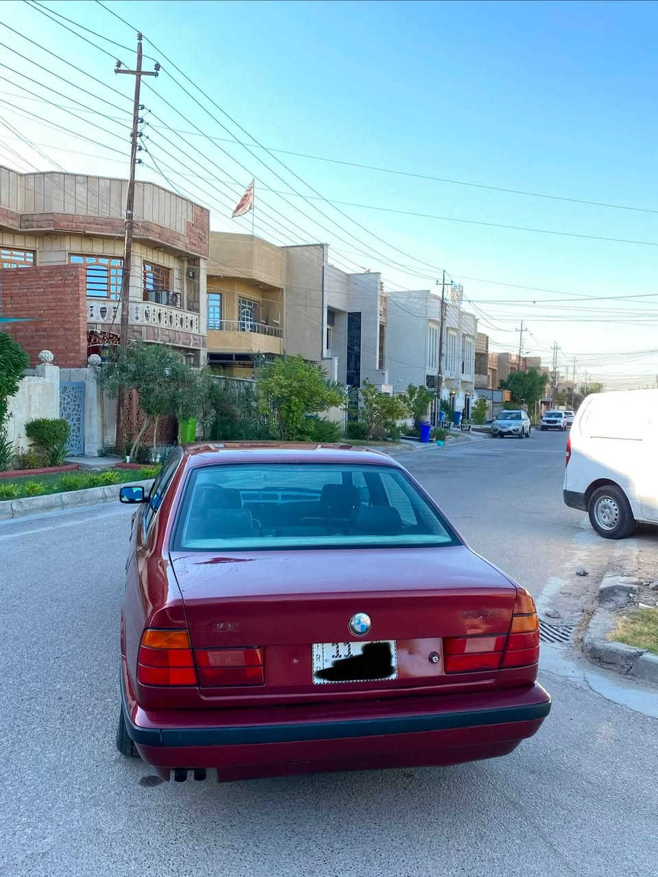 السلام عليكم للبيع 
525i 1992 وارد يابان اصل 
محرك 2500 مسكر عدل اصل كير اوتو 
رقم بغداد انكليزي جديد تحويل مباشر 
بدون حادث بدون خياس مكفولة 
تخم ويل خليه اصلي تايرات جدد 
صدر امامي خلفي جديد 
كير ومكينه مكفولات 
تبريد ثلج منظومه كلها جديدة 
جعمة كهرباء جام كهرباء بجم عريض 
 كشنات جلد كهرباء جدد غرفتها جديدة 
مصبوغه عام جماليه بدون حادث 
جاهزه مابيها نقص 
السعر 62 وبيها مجال بسيط 
العنوان / بغداد / حي الاعلام 
***********
