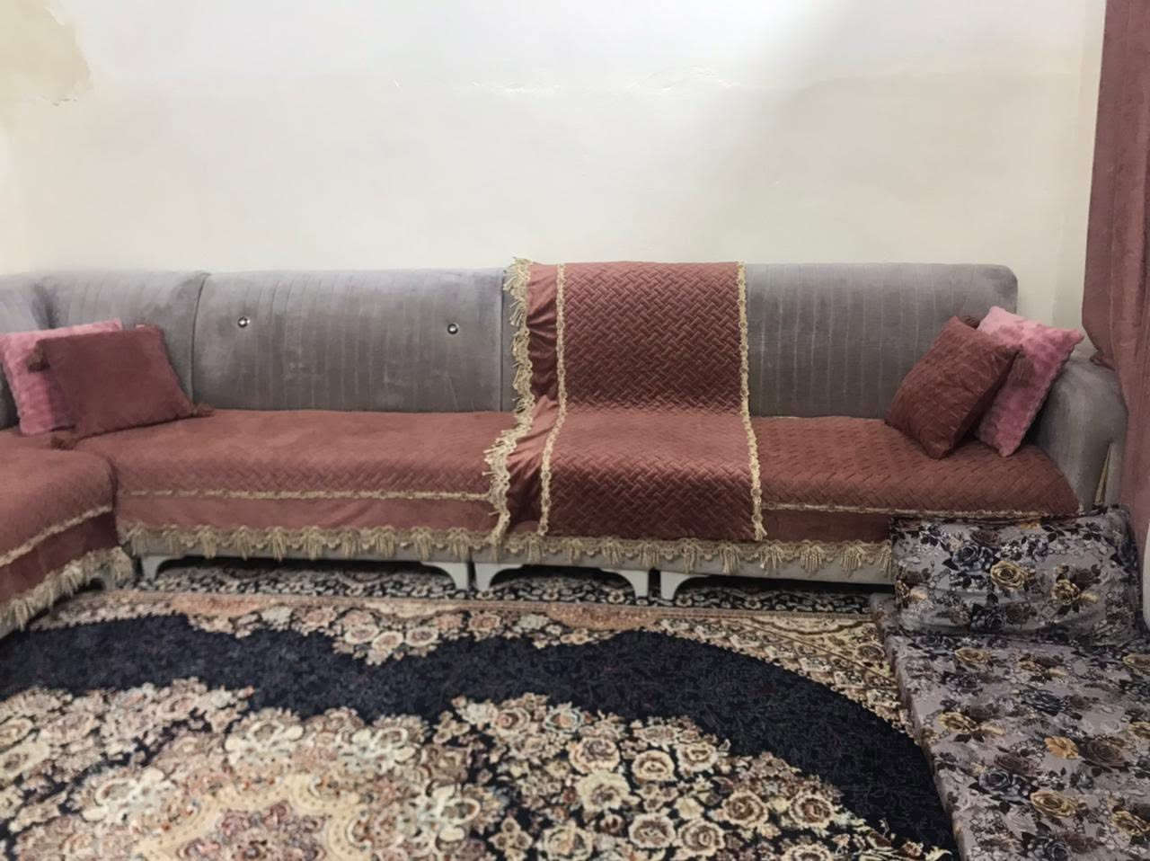 السلام عليكم
تخم سبع امتار مع ست كوشات نضيف السعر 300 
الرقم ***********
