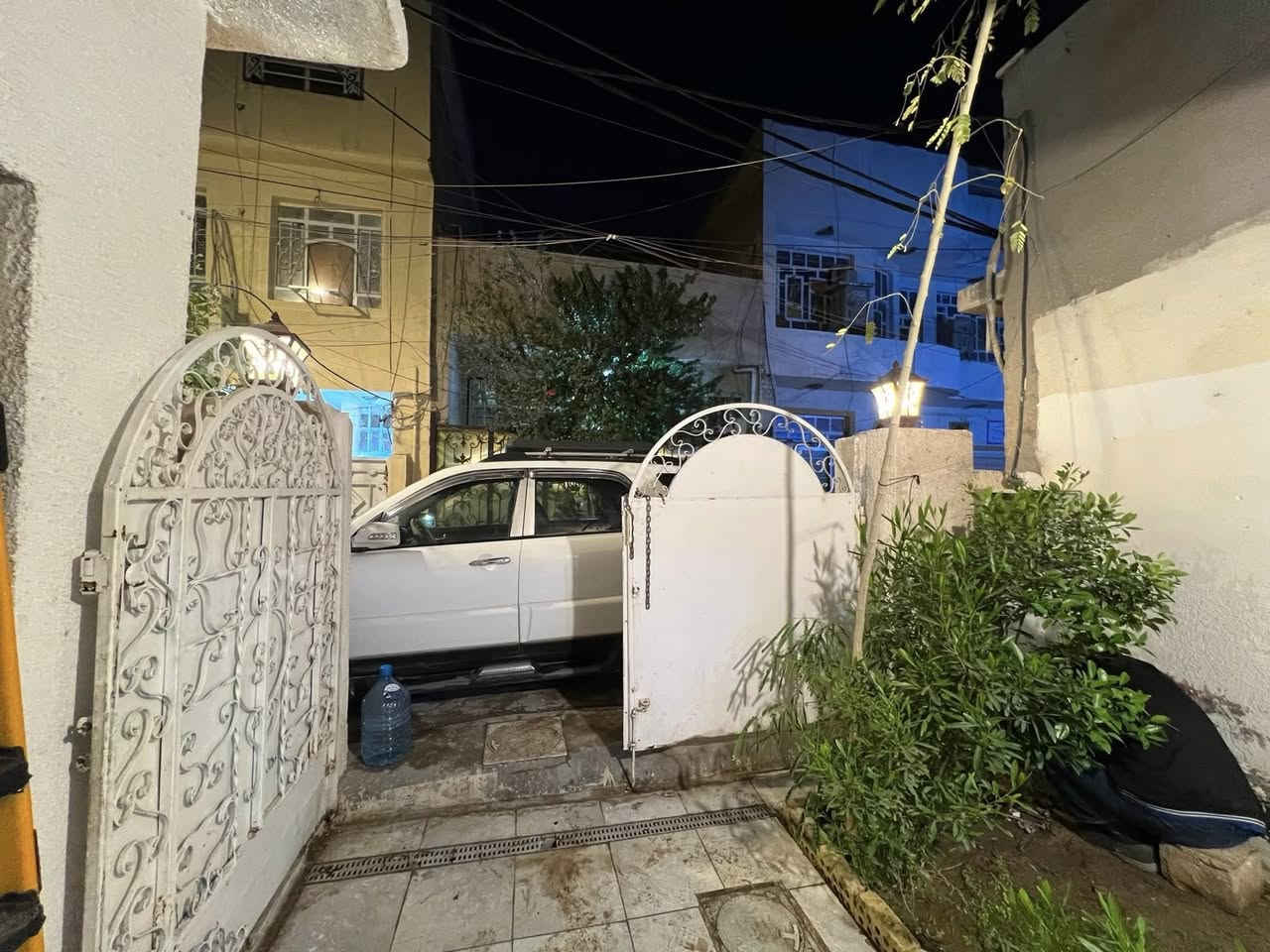 🏡✨ فرصة مميزة للتملك والاستثمار

للبيع بيت زراعي في حي تونس مميز ومساحة مناسبة للسكن العائلي أو الاستثمار.

📐 المواصفات:
• المساحة: 75 متر مربع
• الواجهة: 8.20 متر
• النزال: 9.20 متر
• ثلاث طوابق: الاول حديقة وخدمات ومطبخ وهول
الثاني غرفتين وخدمات 
الثالث بيتونة ومخزن
 
💰 السعر الكلي: 150 مليون دينار فقط

✅ مقدم: 125 مليون دينار
✅ المتبقي: 25 مليون دينار بأقساط مريحة

بيت بمواصفات جيدة وسعر مناسب مع إمكانية التقسيط، فرصة لا تعوض للراغبين بالتملك بأقل دفعة ممكنة.

📞 للحجز والاستفسار ومعاينة العقار يرجى التواصل. ***********
***********
