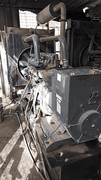 السلام عليكم مولده ديس بس مكينه لبيع وبيه بس سلندر مضروب مثل ما موضح بل صوره السعر ٢٠ وبيه مجال رقم تلفون ***********
