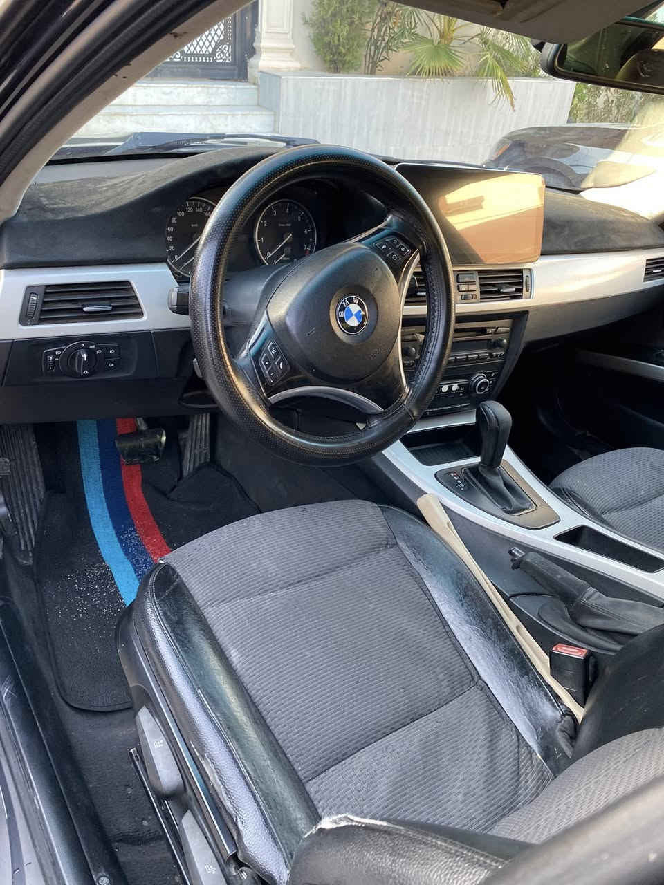 بي إم 2010حجم 320جار بستن دوقطعه بغ بي ليدان15ورقه غرامه ييل سه ر سعر 96قفل***********
