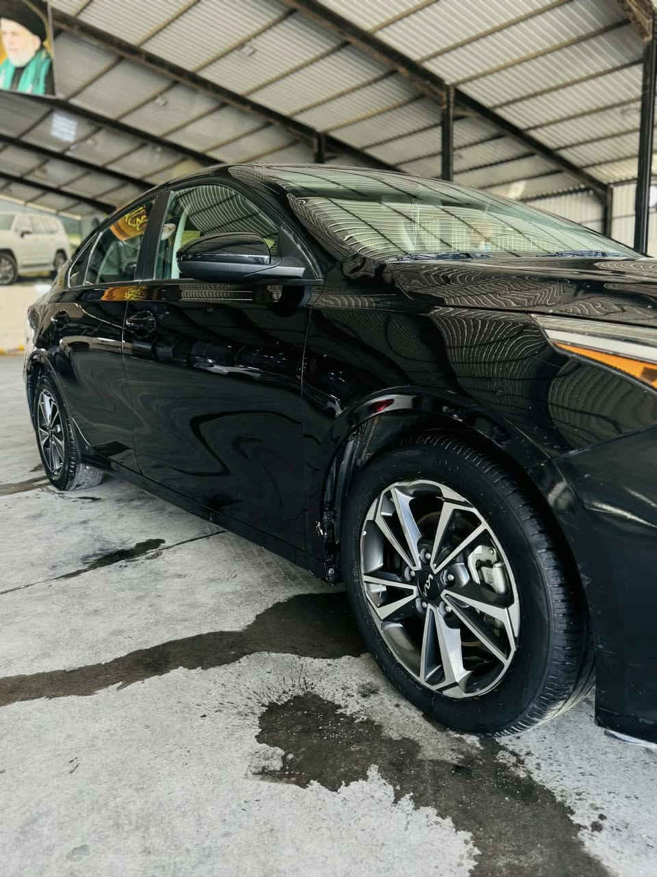 سلام عليكم
عندي سيراتو مديل ٢٢ 
حادثه بنيد وراجع نفسه 
ماشيه ٤١ وقابل للزياده 
سعره ١٤٧ وبيه مجال 
مكان سياره نجف 
مكلف بلنشر 
رفم صاحب السياره 

‭٠٧٨٠ ٧٧١ ٠٠٩٣‬
