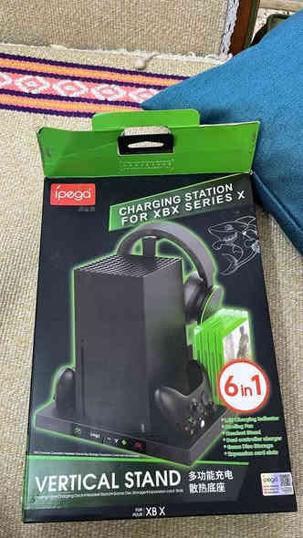 سلام عليكم سماعة ايسترو A10 للبيع جديدةة مستخدمة قليل جداً وقاعدة اكس بوكس سريس xتبريد بيها مروحتين ومكان تعلك بيها السماعة للبيع ثنينهم العنون بغداد البلديات شارع الكنيسة للاستفسار ***********
