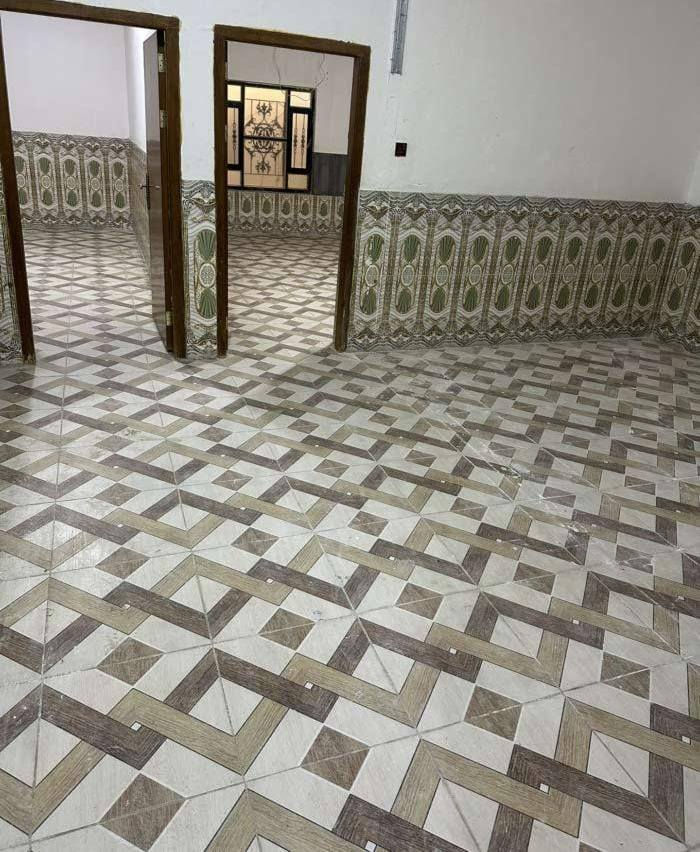 السلام عليكم 
يتوفر بيت بناء حديث 200 متر مربع 2 غرف نوم 45 / صاله واسعه / استقبال 46 / و 3 حمامات وحوش البيت جاهز ، سخان تانكي ماطور خط امبير

ابي الخصيب كوت الفداغ شارع الشاليهات ، يبعد تقريبا 150 متر عن السايدين ، البيت على شارع رئيسيي تجاري ، البيت ينفع تجاري او سكني ، الايجار 550 شامل  
ستفسار ابو عباس 
***********
الكهرباء والماء
