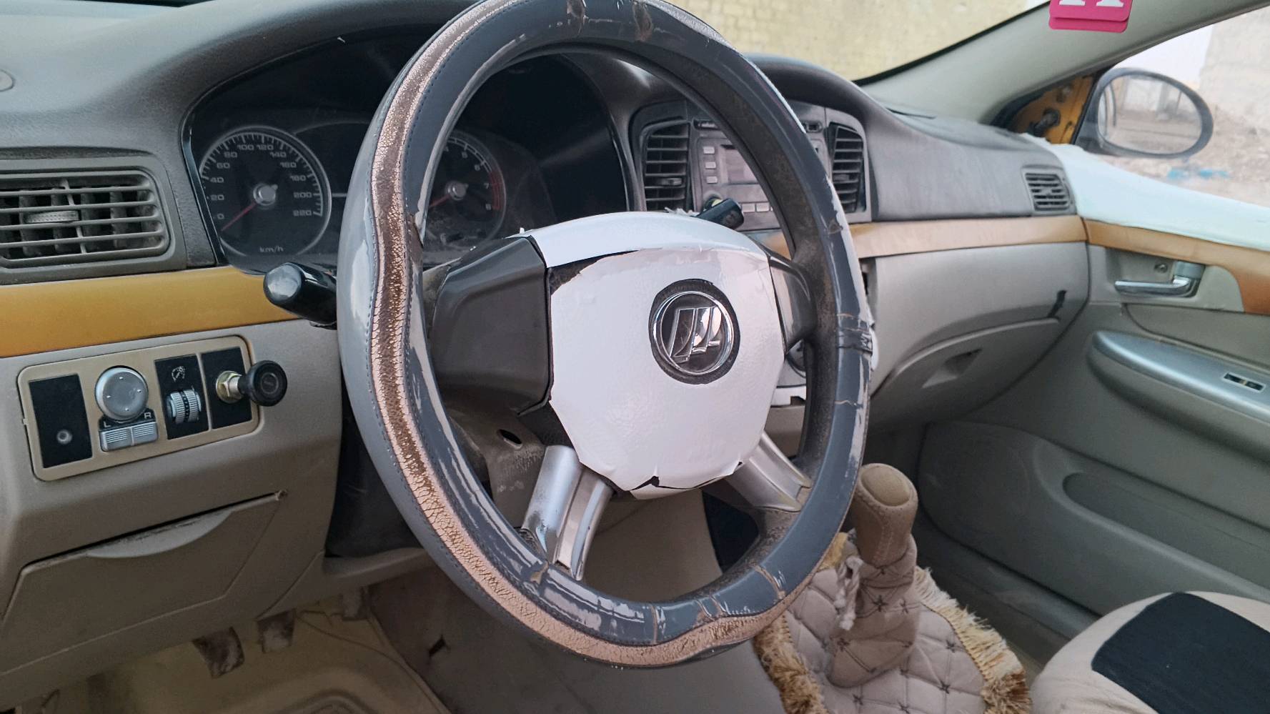 سياره ليفان 2011رقم احمر صدامي راعيها ماندله  ترايك وين ماتريد ابيع كوم حديد 
مكاني ناصريه بالسكان الصناعي