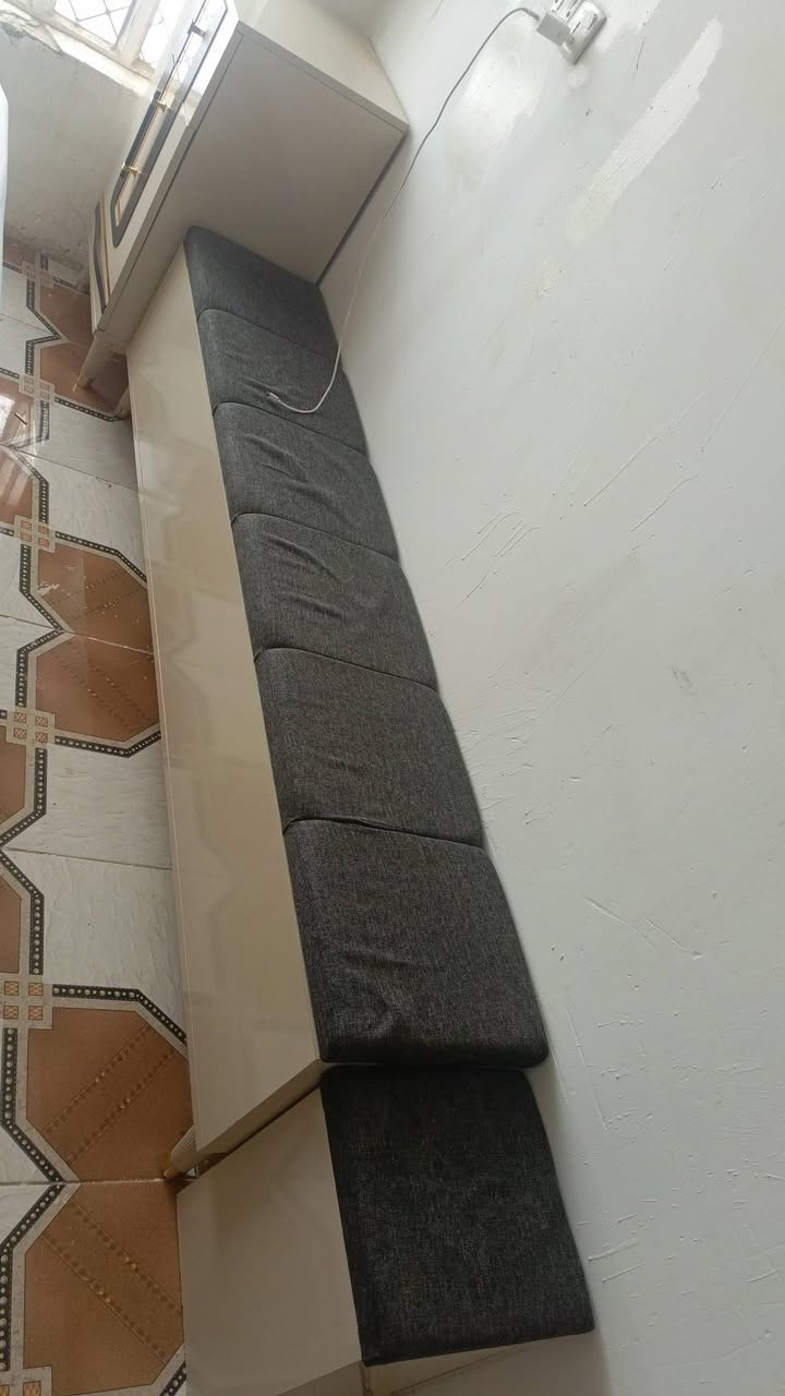 غرفه تركيا 10 قطع البيع قليل ستخدام  سعر 700 وبيه مجال تصال ***********
