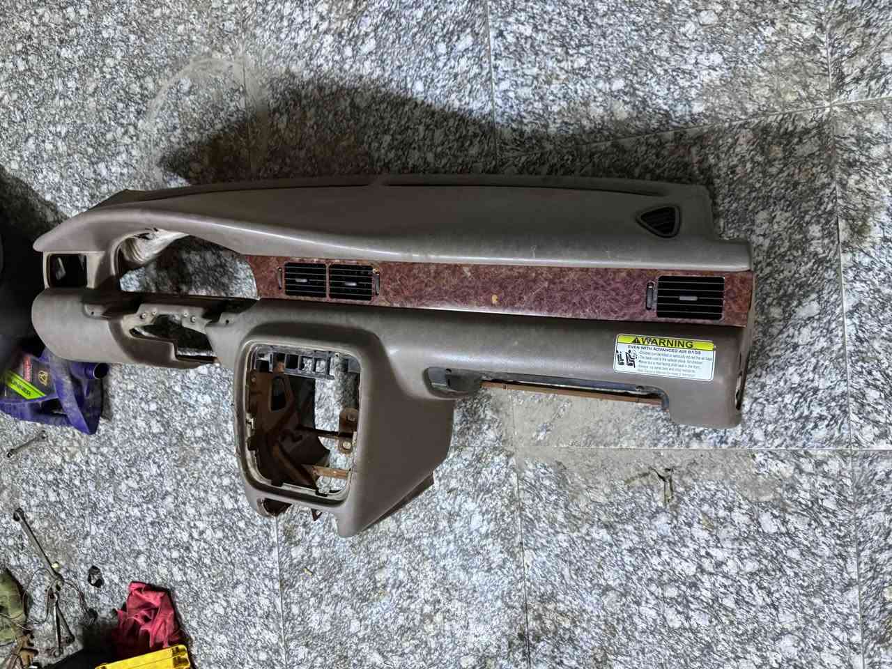 دشبول سمند البيع جديد وثلاجه كامله هيه ول فان دشبول كامل وكله شغال 
مكاني ميسان العماره سعر تصال على رقم *********** عمارة, ميسان
