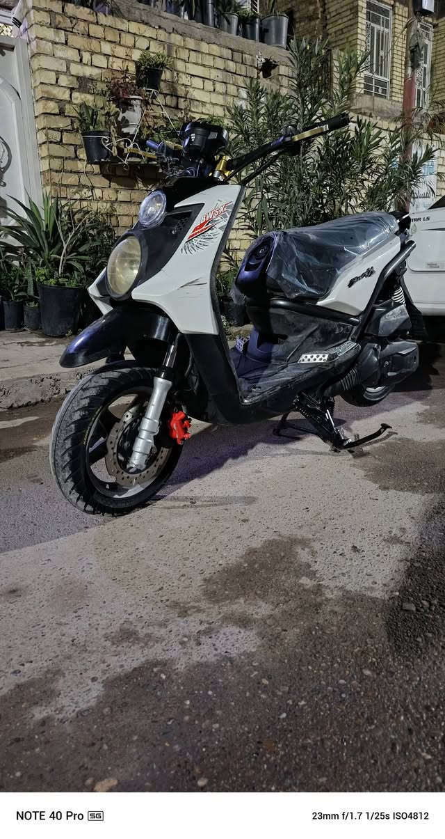 سكنس جبلي مديل 15
كل نقص ما بيه مثل ما موضح بل صوره خدم واحد ويه مكينه 
اوراق منفيس مكاتبه 
كلشي بيه شغال
نازله عله ايدي دراجه رمبه صار سنه 
قفل جنطه
قفل ستيرن
قفل جوزه
دبلات شغاله 
تايرات جديده
دهن جديد
عارضه مليون بيه مجال قليل
متواجد كل وقت ***********مكاني بغداد شعب
