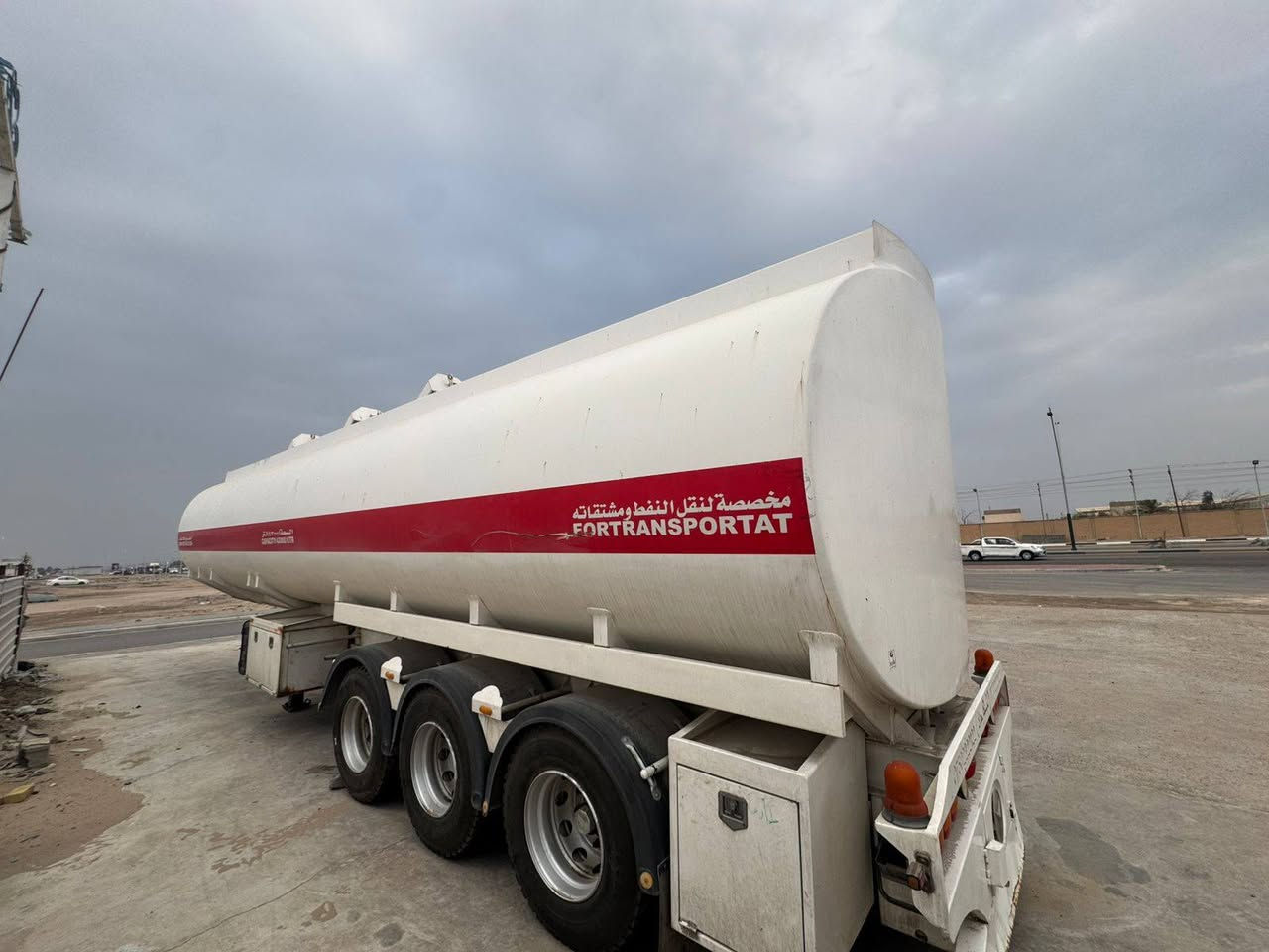 للبيع صهريج شاكر موديل ٢٥ زيرو حمولة  ٥٧ الف  السعر  ١٣٥ بي مجال  رقم ابو الصهريج  *********** البصرة, العراق
