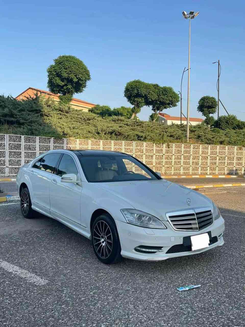 Marcedes s350 فول فولە پشت و پێشی کەپسە سەیارەکە زور پاکە مەکینەی نەکراوەتەوە ٢٠٠٨ کراوە بە ٢٠١٣ پانۆراما ٥ پەردەی بیلاد بۆ زانیاری زیاتر *********** کۆدی هەیە بێسەرێشە یەک موشکیلەی نیە ٨٥ گەڵاو برایانە السليمانية, العراق
