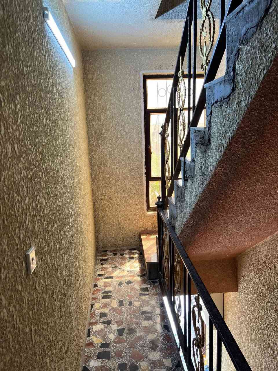 مشتمل للبيع مساحه 65م نظام وحدات سكنيه يحتوي على ثلاثه وحدات سكنيه مع درج خارجي منفصل يصلح للسكن او الاستثمار.

📍العنوان: حي البنوك (التربيه).

(مقابل المشتمل لايوجد دور سكنيه بل يوجد متنزه)

للأستفسار اكثر مراجعة مكتب (القمه) للوساطة العقارية الواقع في شارع الكنيسة او الاتصال على الرقم التالي:

*********** متوفر واتس اب
